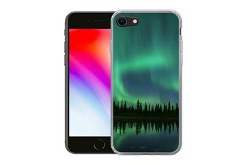 MuchoWow Handyhülle Nordlicht - Bäume - Wasser - Alaska, Handyhülle Apple iPhone 8, Smartphone-Bumper, Print, Handy Schutzhülle