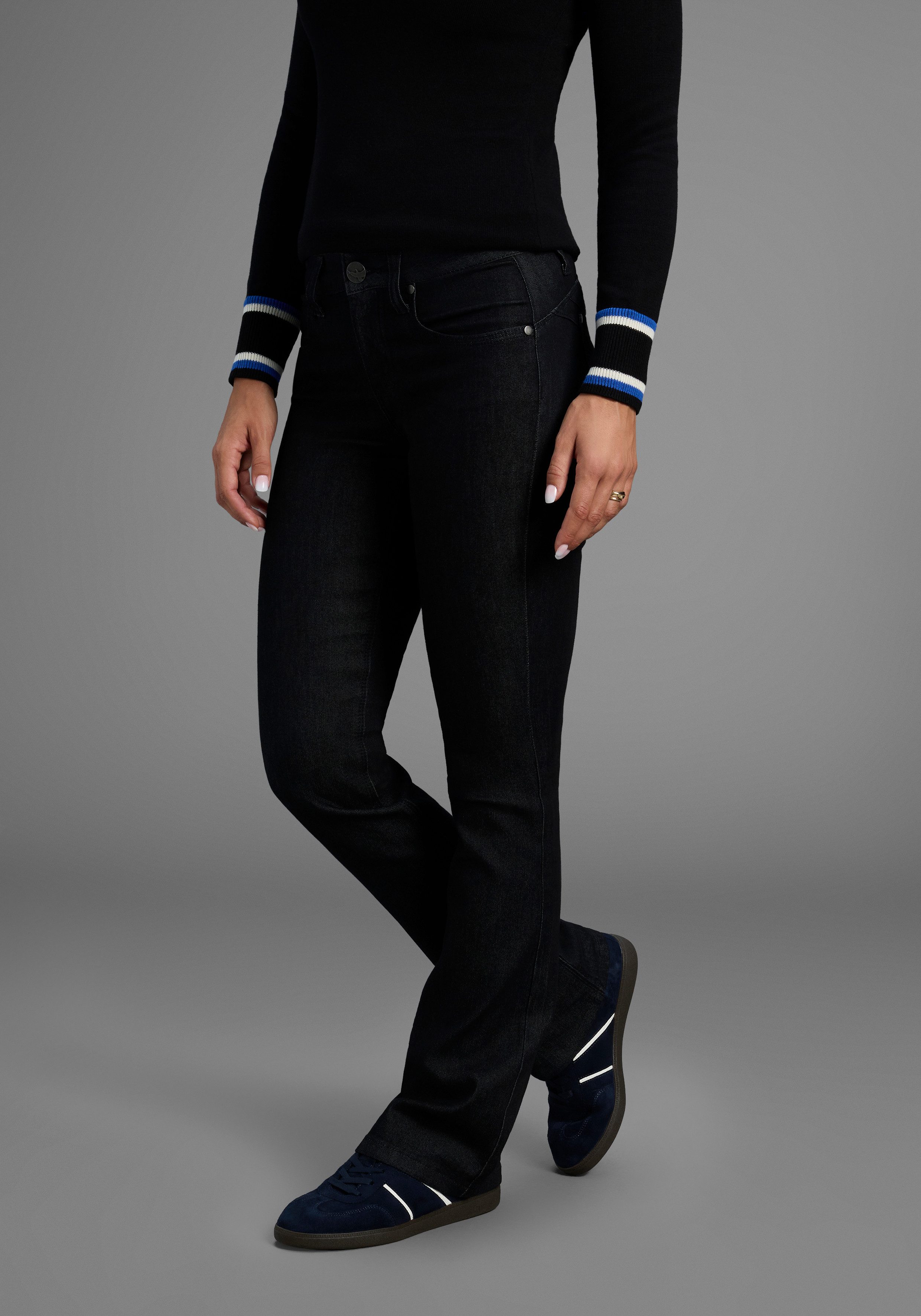 Arizona Bootcut-Jeans Shaping bootcut, Kontrastnähte, Used-Look-Waschung, niedrige Leibhöhe