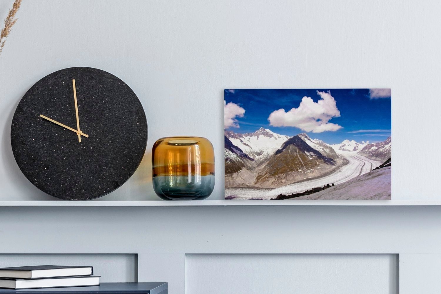 Leinwandbilder, schneebedeckte Wanddeko, Wandbild im, 30x20 sich Der Aletschgletscher cm Aufhängefertig, (1 OneMillionCanvasses® mit St), Leinwandbild bildenden Wolken