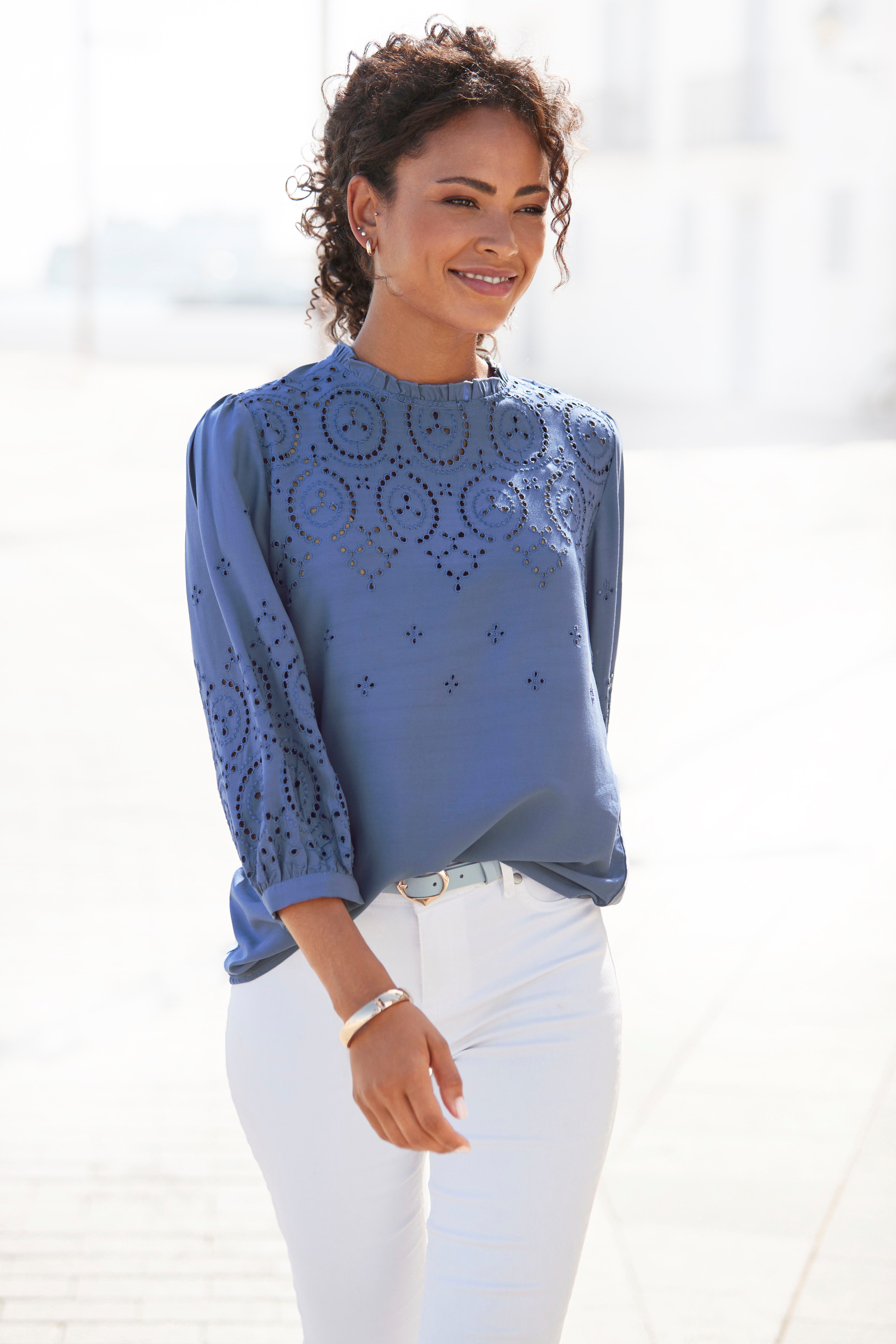 LASCANA Schlupfbluse mit Lochstickerei und dezenten Rüschen, 3/4-ärmelige D günstig online kaufen