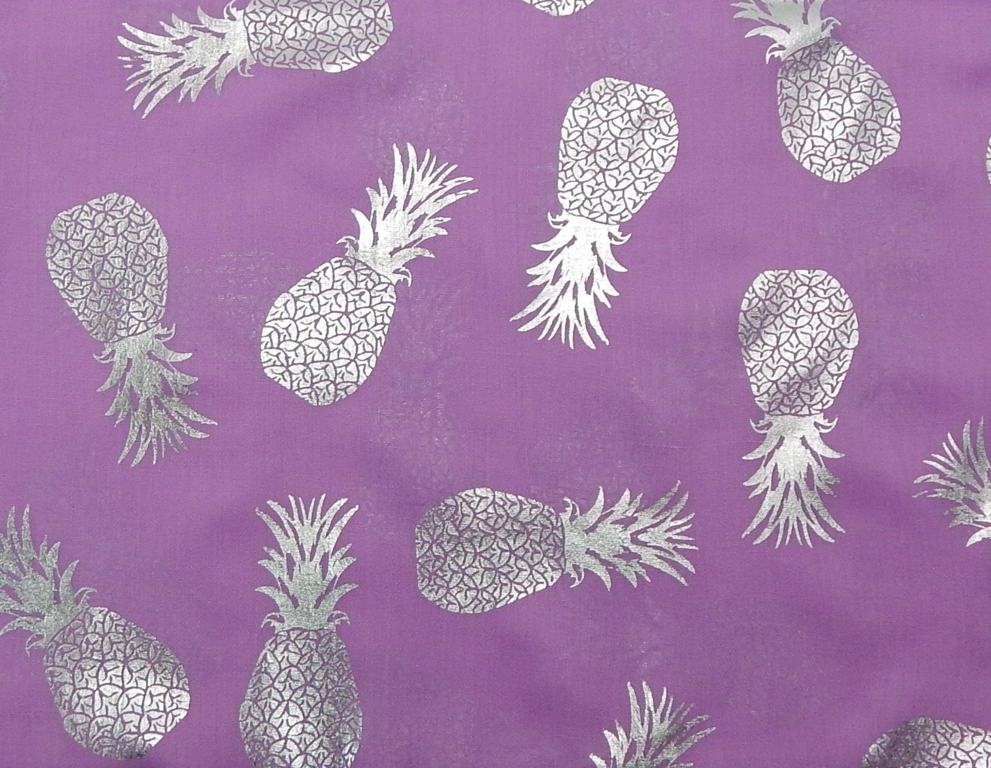 Ella Jonte Loop, leichter Viskose Rundschal lila flieder mit silber Ananas Print