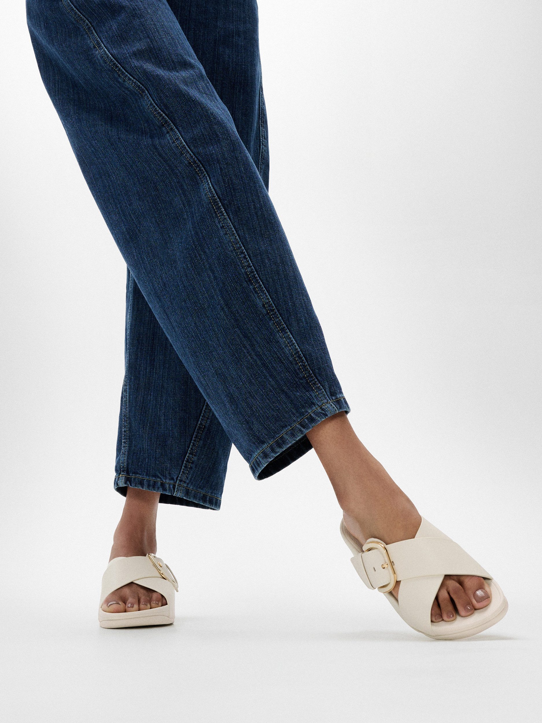 Fitflop LULU RESIN-BUCKLE LEATHER CROSS SLIDES Pantolette Plateauschuh, San günstig online kaufen