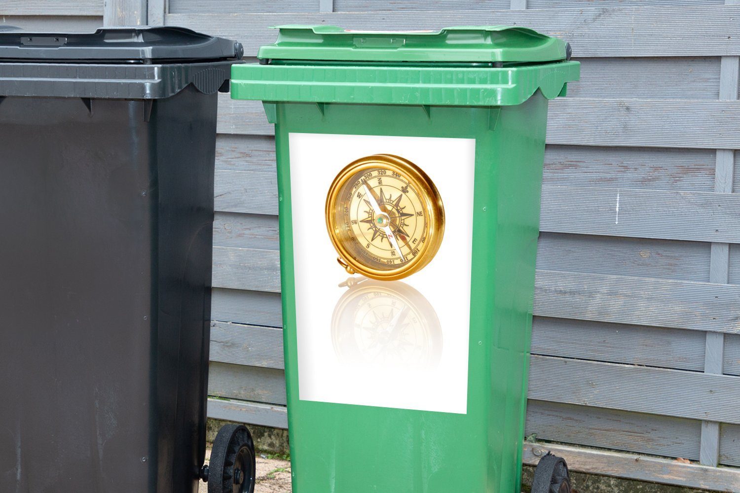 MuchoWow Wandsticker weißen St), Abfalbehälter Sticker, einen Mülltonne, Hintergrund. Container, Alte Mülleimer-aufkleber, Windrose für (1