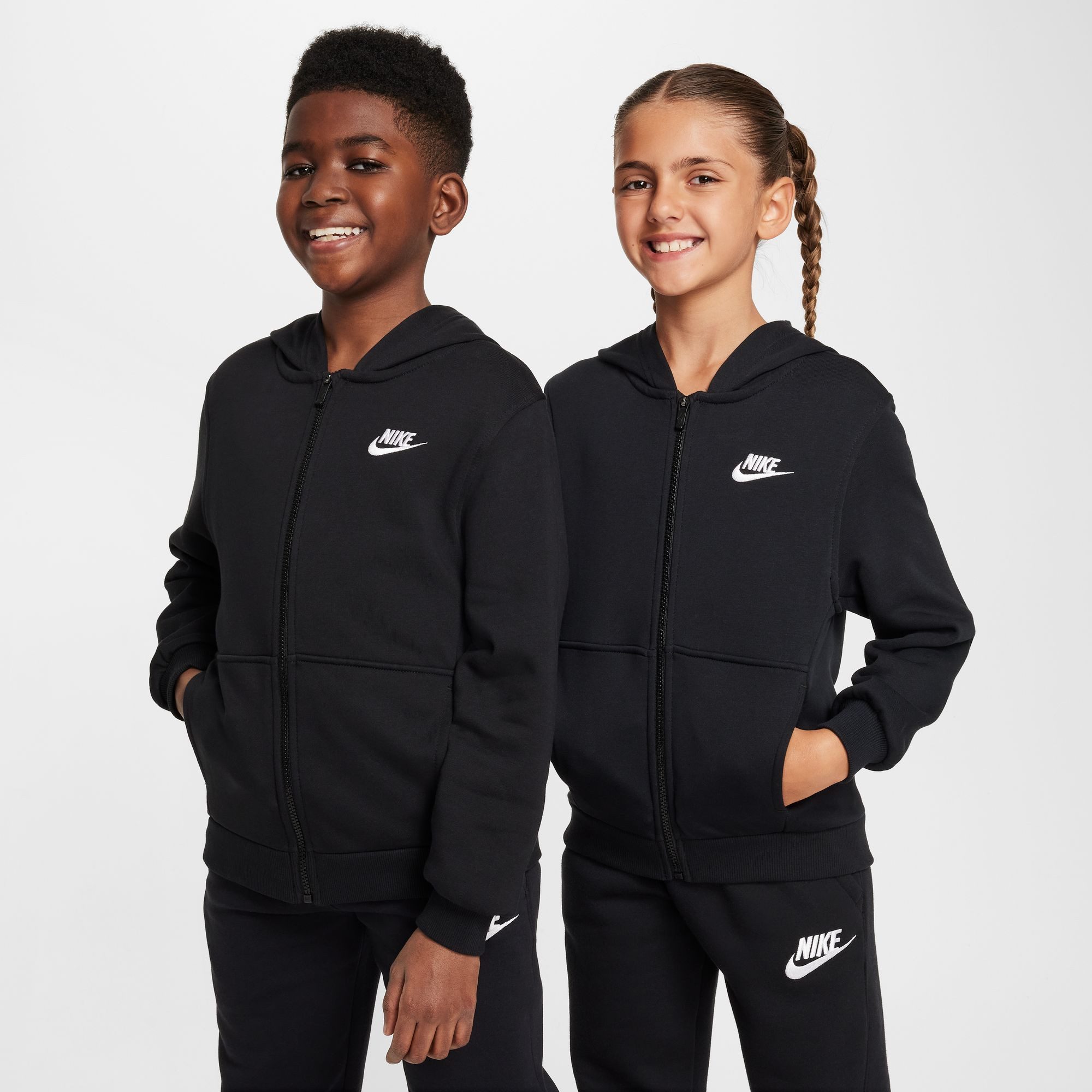 Nike Sportswear Kapuzensweatshirt K NSW CLUB FT HD FZ LS LBR für Jugendliche, mit Kapuze, für Freizeit und sportliche Aktivitäten
