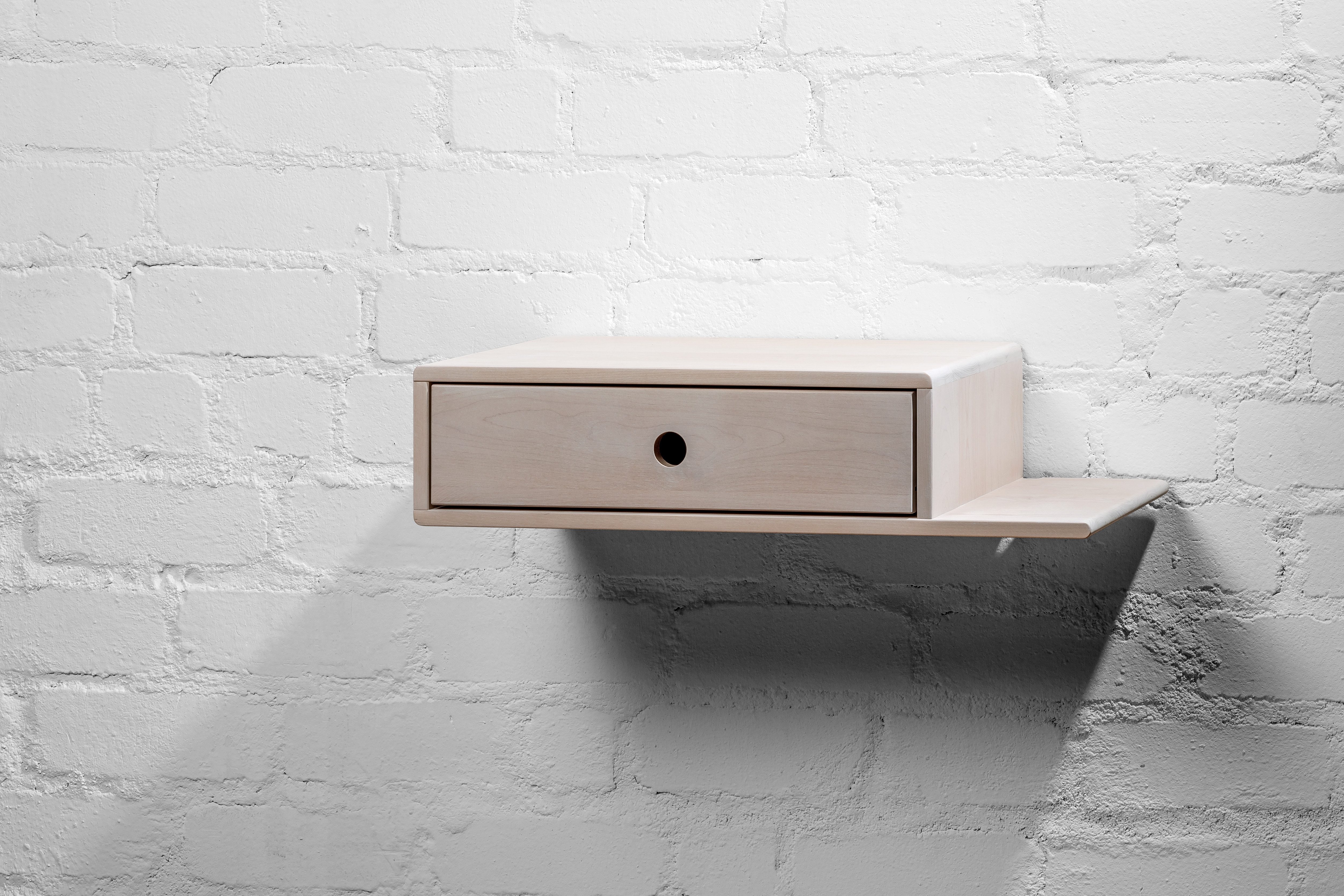 Woodek Design Nachttisch HOPE, moderne und stilvolle Nachtkommode mit seitlichem Regal (Ablagetisch aus weißer Buche, 1-St., minimalistischer Nachtschrank), skandinavisches Wandregal