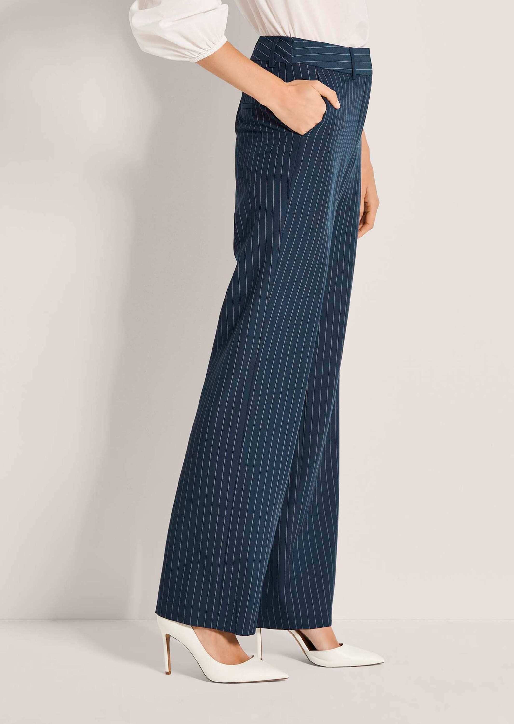 MADELEINE Stoffhose Kurzgröße: Stoffhose mit Nadelstreifen Viskosehose mit Formbund, Gürtelschlaufen, Taschen und Knöchellänge