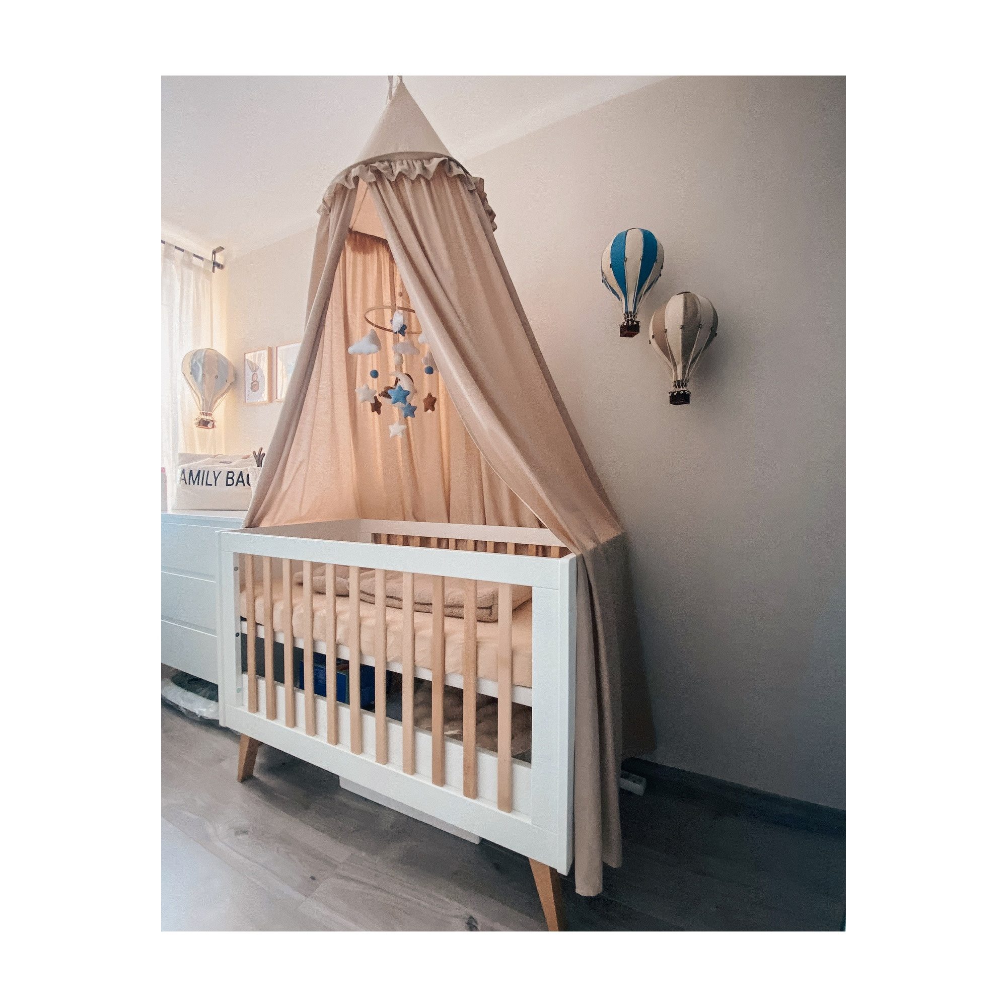 Raumhirsch Furniture Babybett Skandinavisches Babybett SWING 140x70 cm mit Juniorbett-Funktion, Liegefläche 140 x 70 cm, skandinavisches Design, Sicherheitsgeprüft