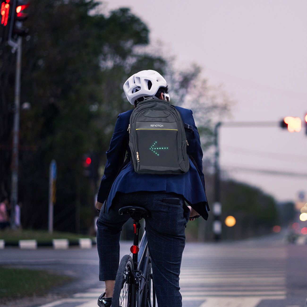 ISNATCH Rucksack LED Blinker-Rucksack Schwarz: Mit Notebook-Fach, Fernbedienung & Pfeil