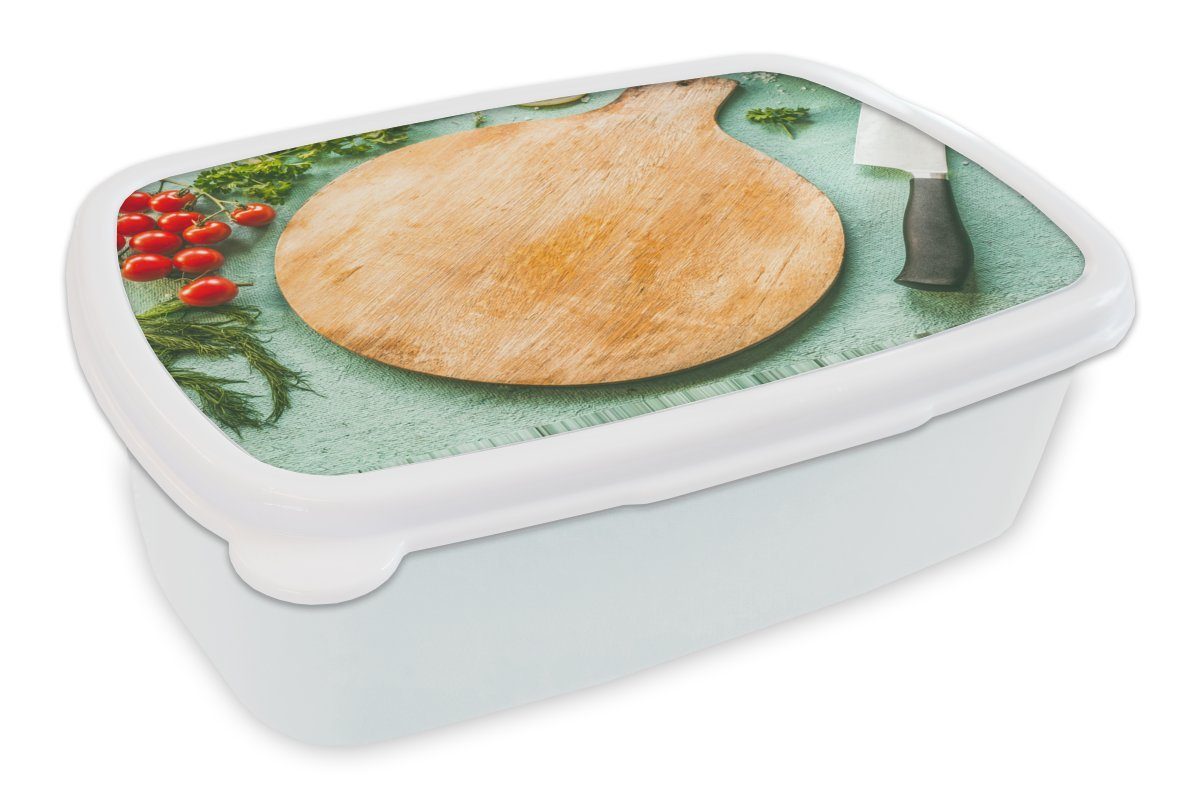 MuchoWow Lunchbox Ein rundes Schneidebrett mit allerlei Gemüse drum herum, Kunststoff, (2-tlg), Brotbox für Kinder und Erwachsene, Brotdose, für Jungs und Mädchen weiß