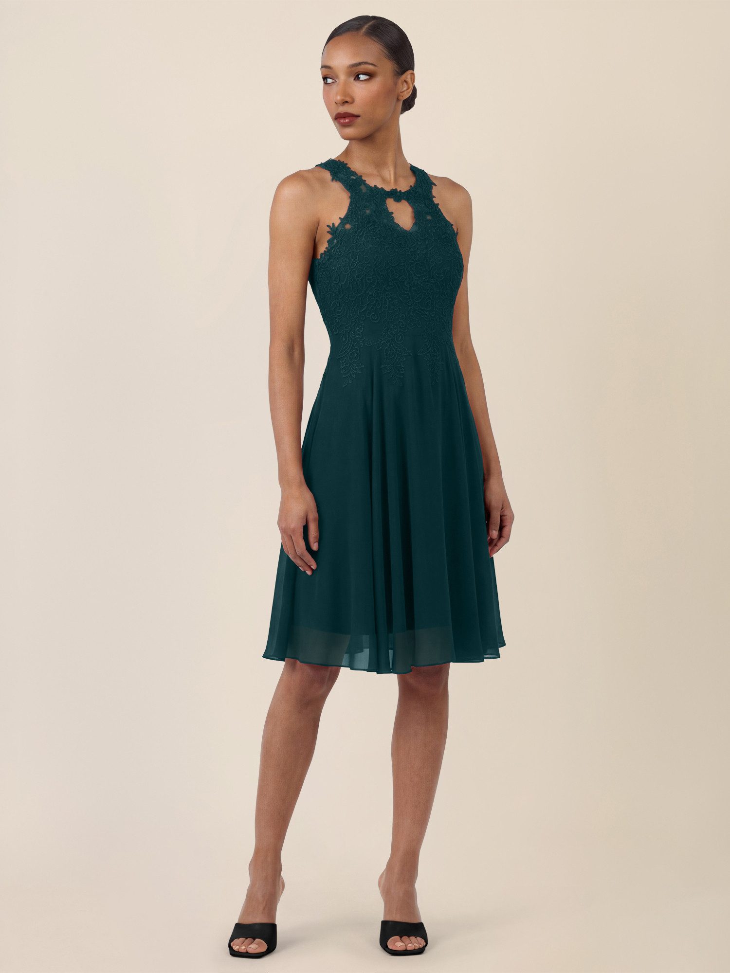 Apart Cocktailkleid mit floraler Spitzenpracht