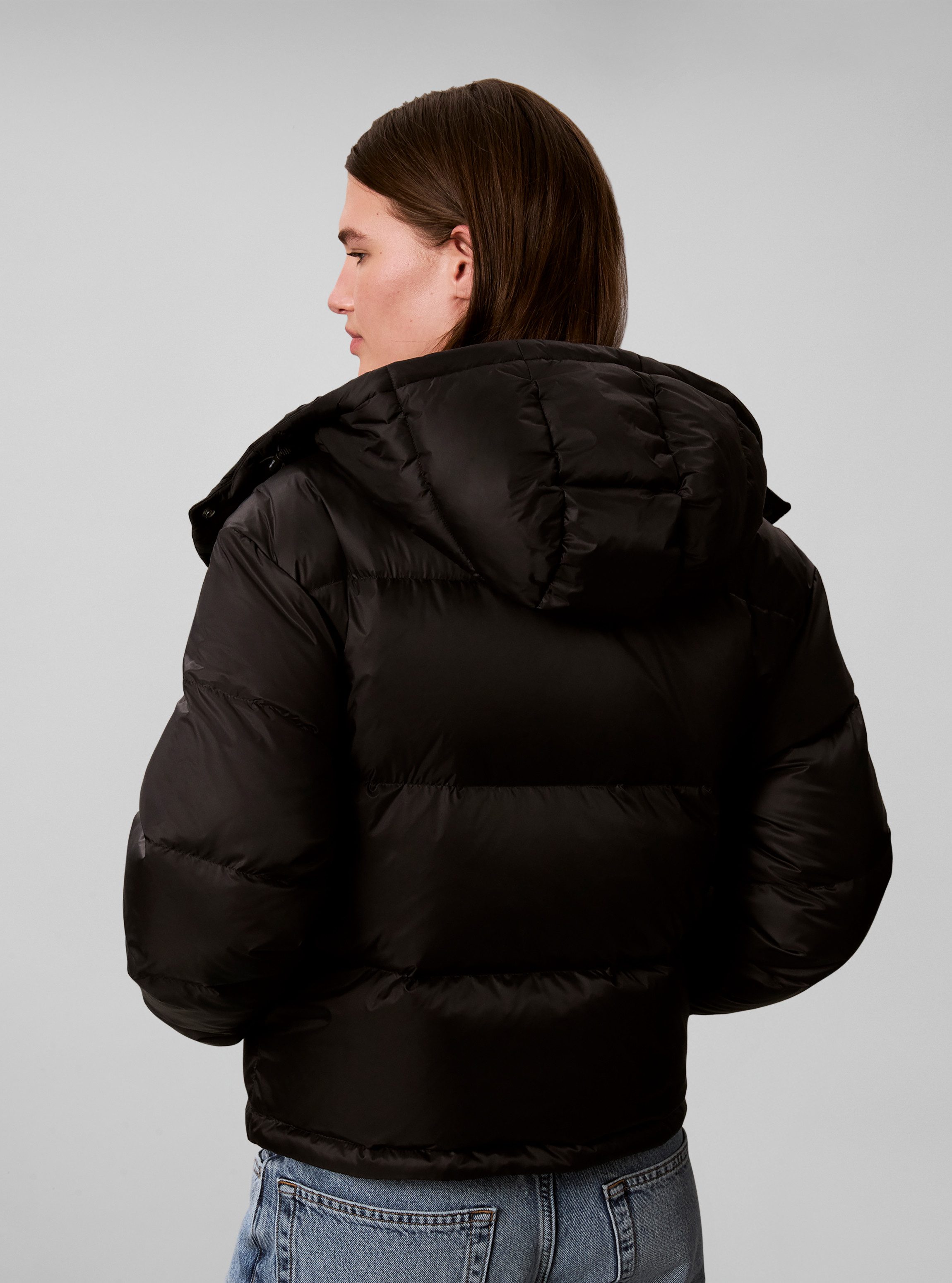 Calvin Klein Jeans Steppjacke abnehmbare Kapuze, Regular Fit, kurze Form, wattiert – Bild 5 von 5