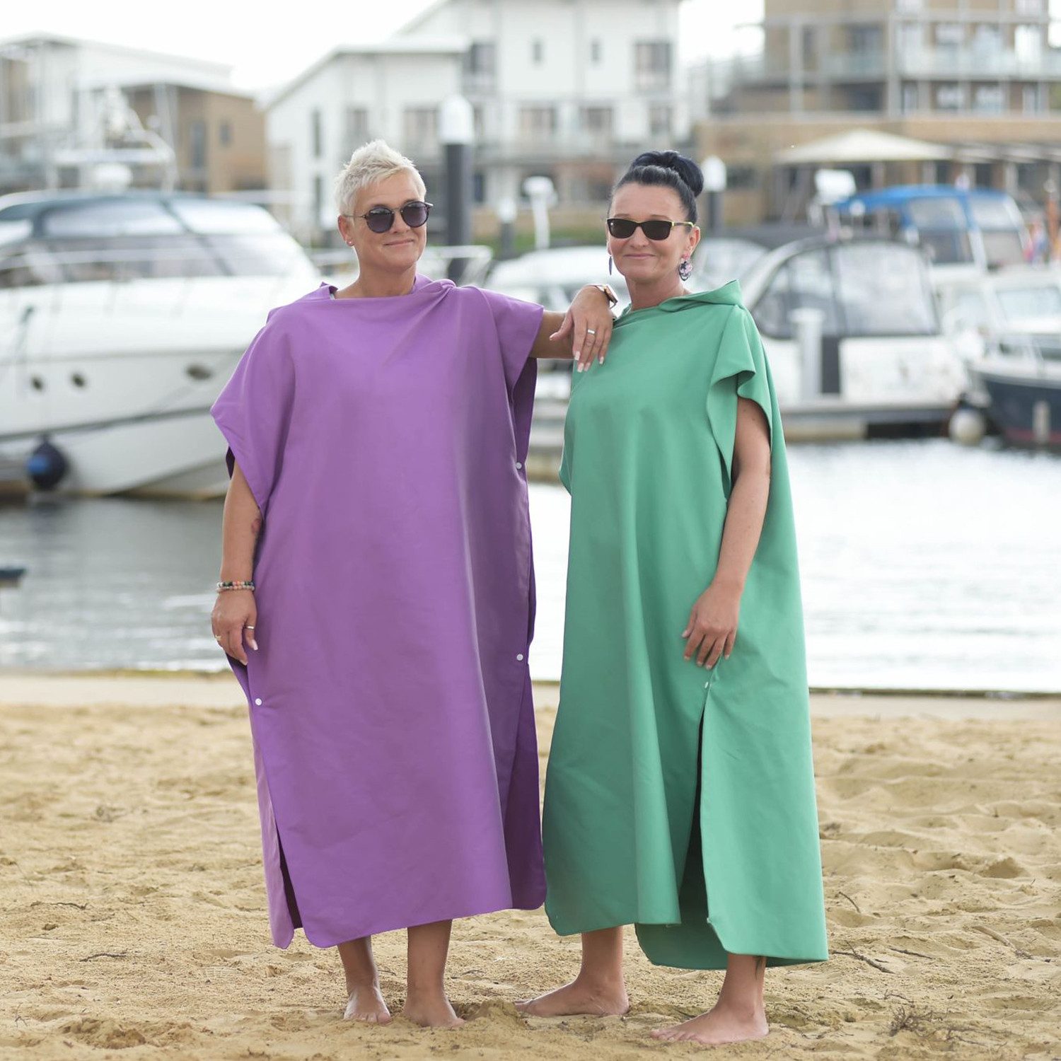 HEKERS Badeponcho Surfponcho aus Mikrofaser Badeponcho Umziehhilfe Strand Umkleidehilfe, Kapuze, Druckknöpfe, Mit Kapuze – Bild 5 von 5