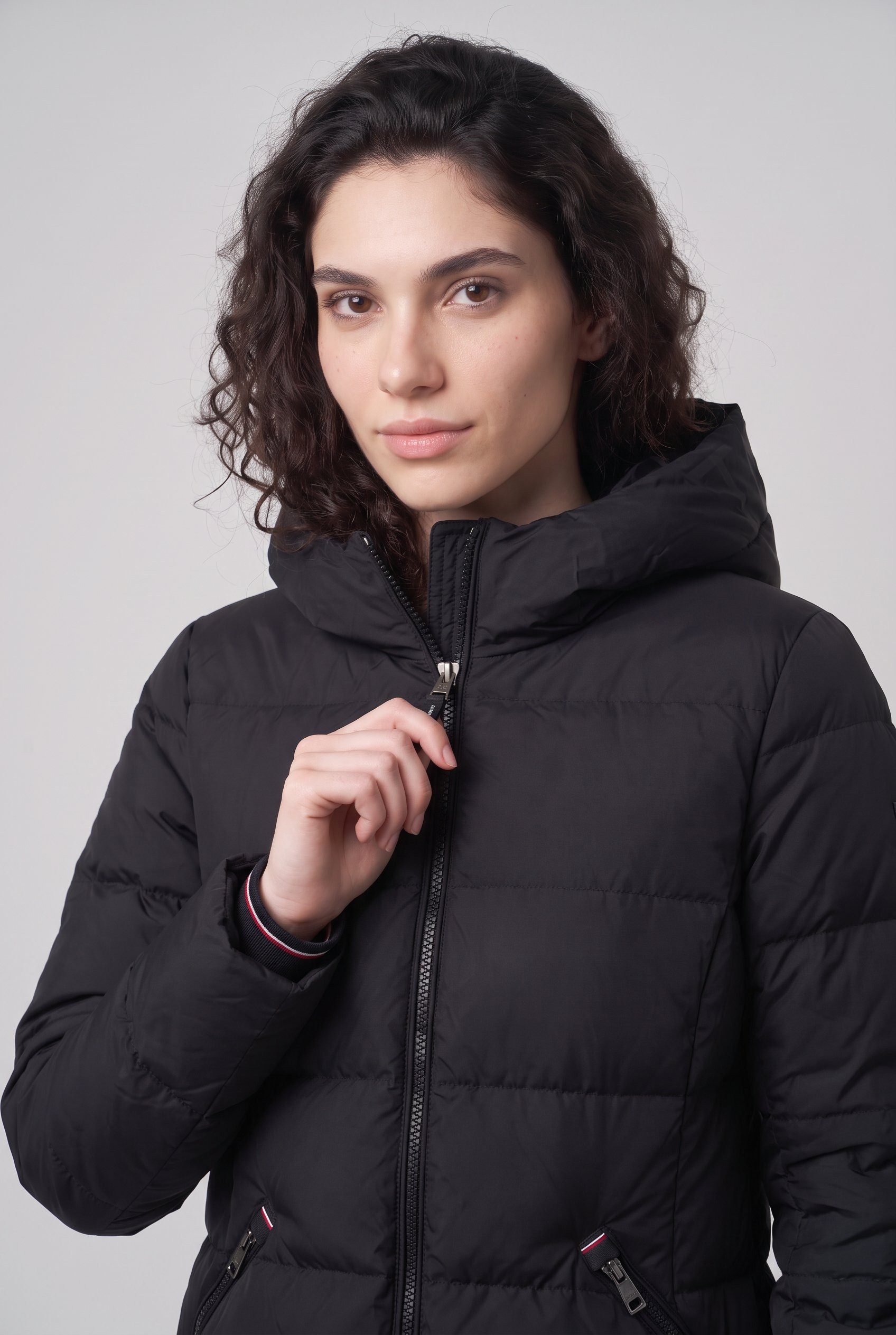 Tommy Hilfiger Steppjacke DOWN BRANDED FITTED JACKET Kunstfaser