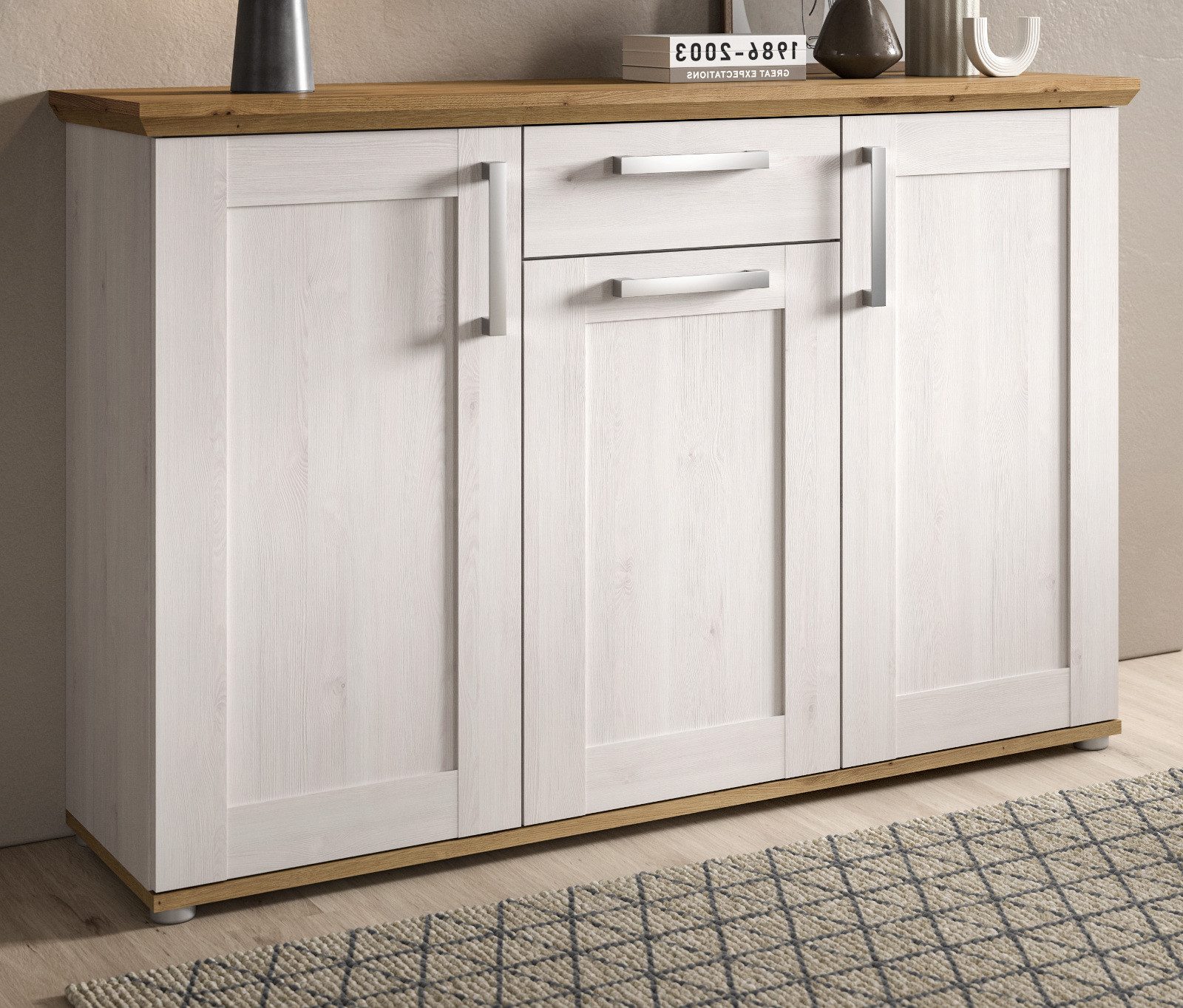 Inn.Furn Sideboard Mirano (in Weiß Lärche und Eiche Artisan Landhaus, 3-türige Kommode 137 x 92 cm), mit 6 Fächern und Schubkasten – Bild 5 von 5