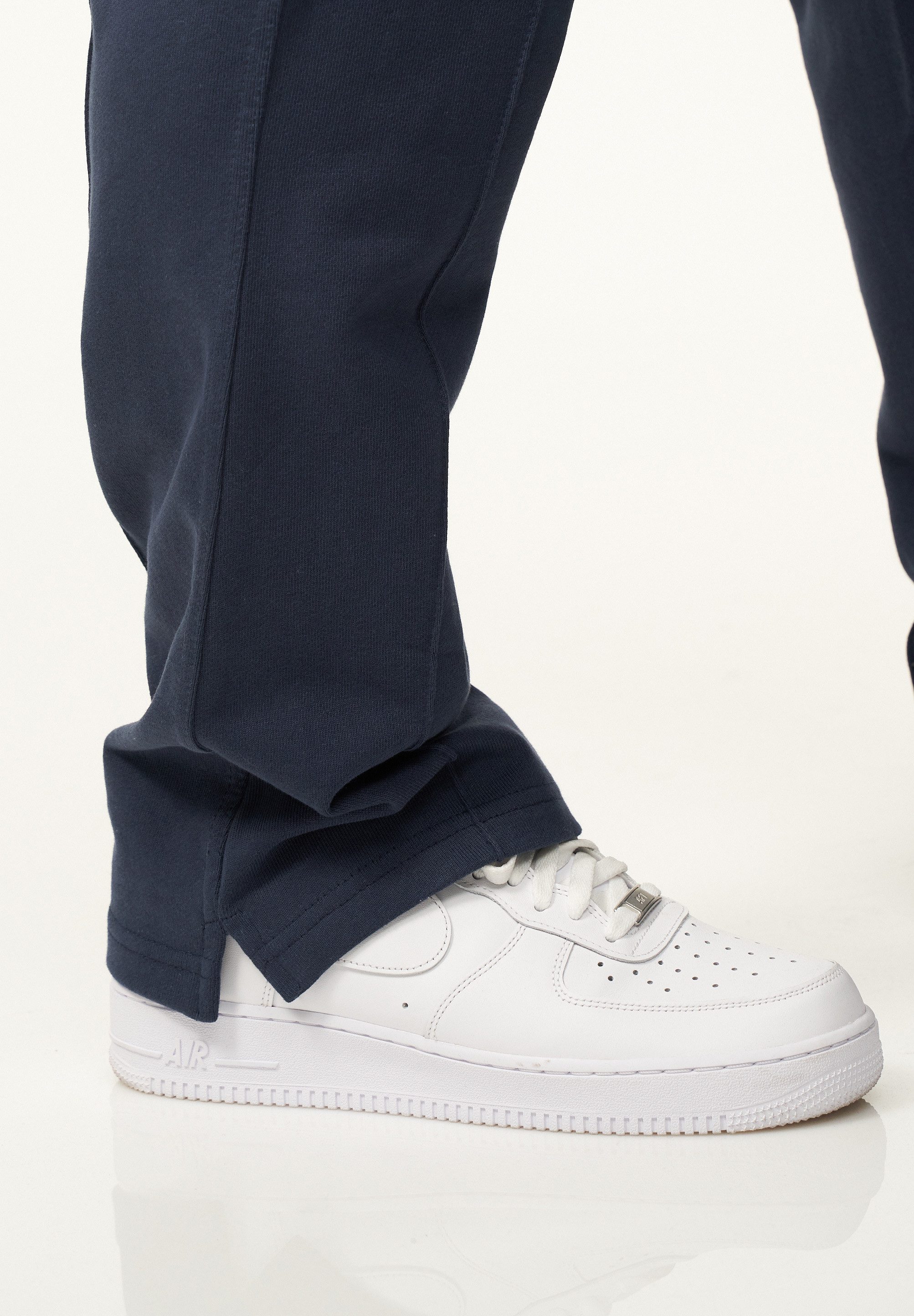 BEHYPE STUDIOS Jogginghose IM STRAIGHT-FIT Herren Lange Sporthose Trainingshose Freizeithose
