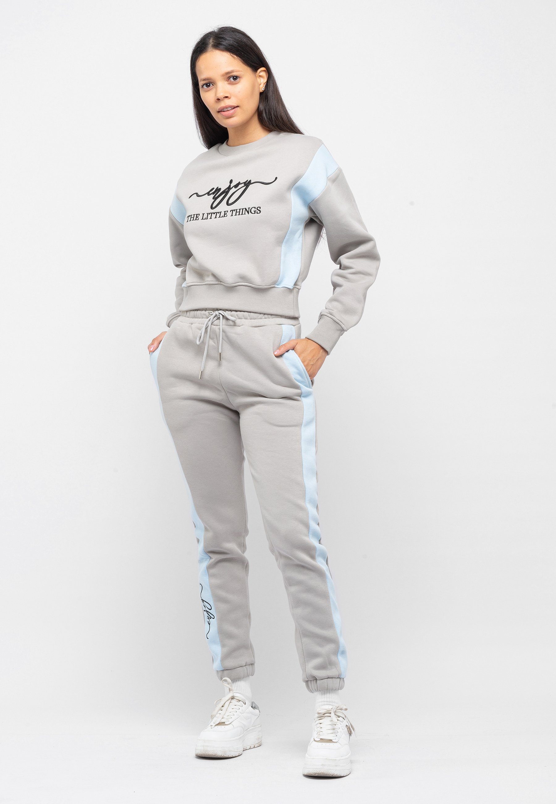 Tom Barron Freizeitanzug CASUAL REGULAR SIZE TRACKSUIT WITH CHEST EMBROIDERY, mit modernem Design