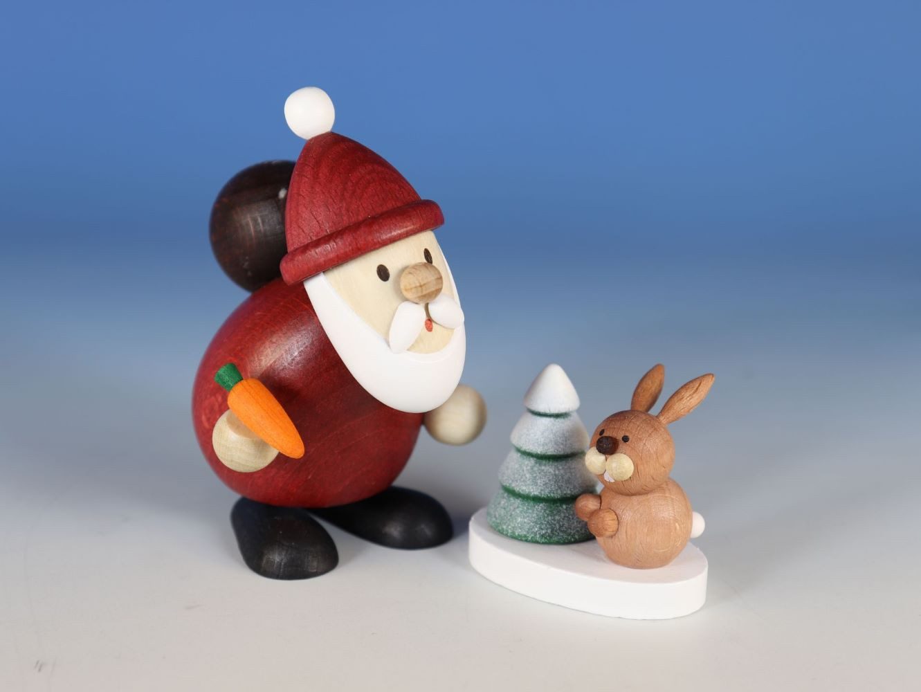 Ullrich Kunsthandwerk Weihnachtsmann Geschenkset mit Hase und verschneitem Baum