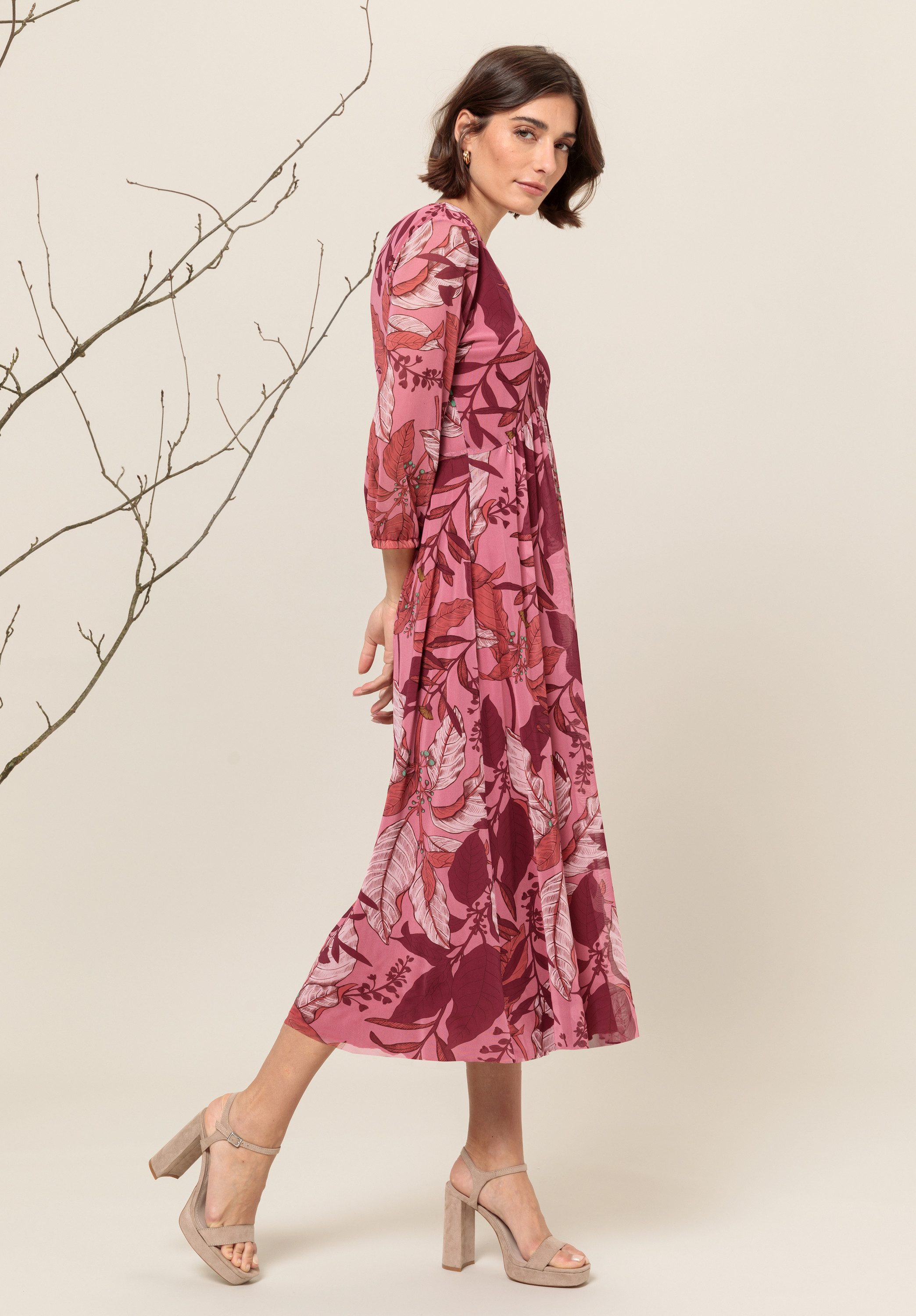 bianca Meshkleid ALDINA in floralem Print und coolen Trendfarben