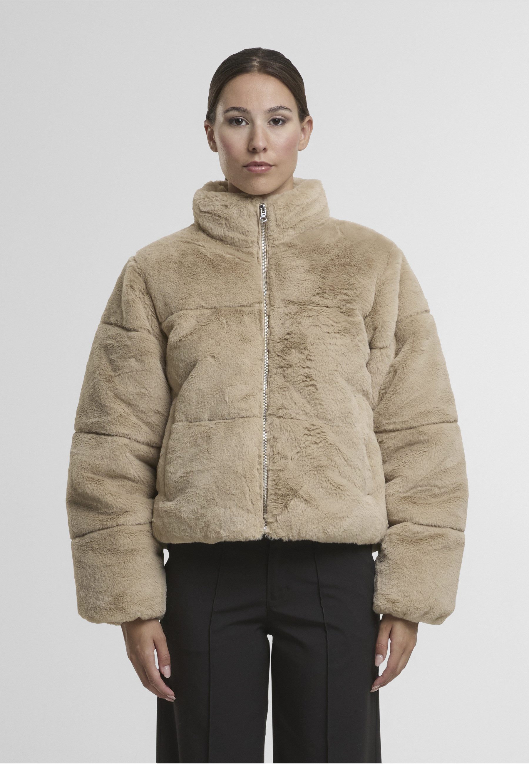 URBAN CLASSICS Winterjacke Urban Classics Ladies Short Faux Fur Puffer Jacket (1-St) – Bild 5 von 5