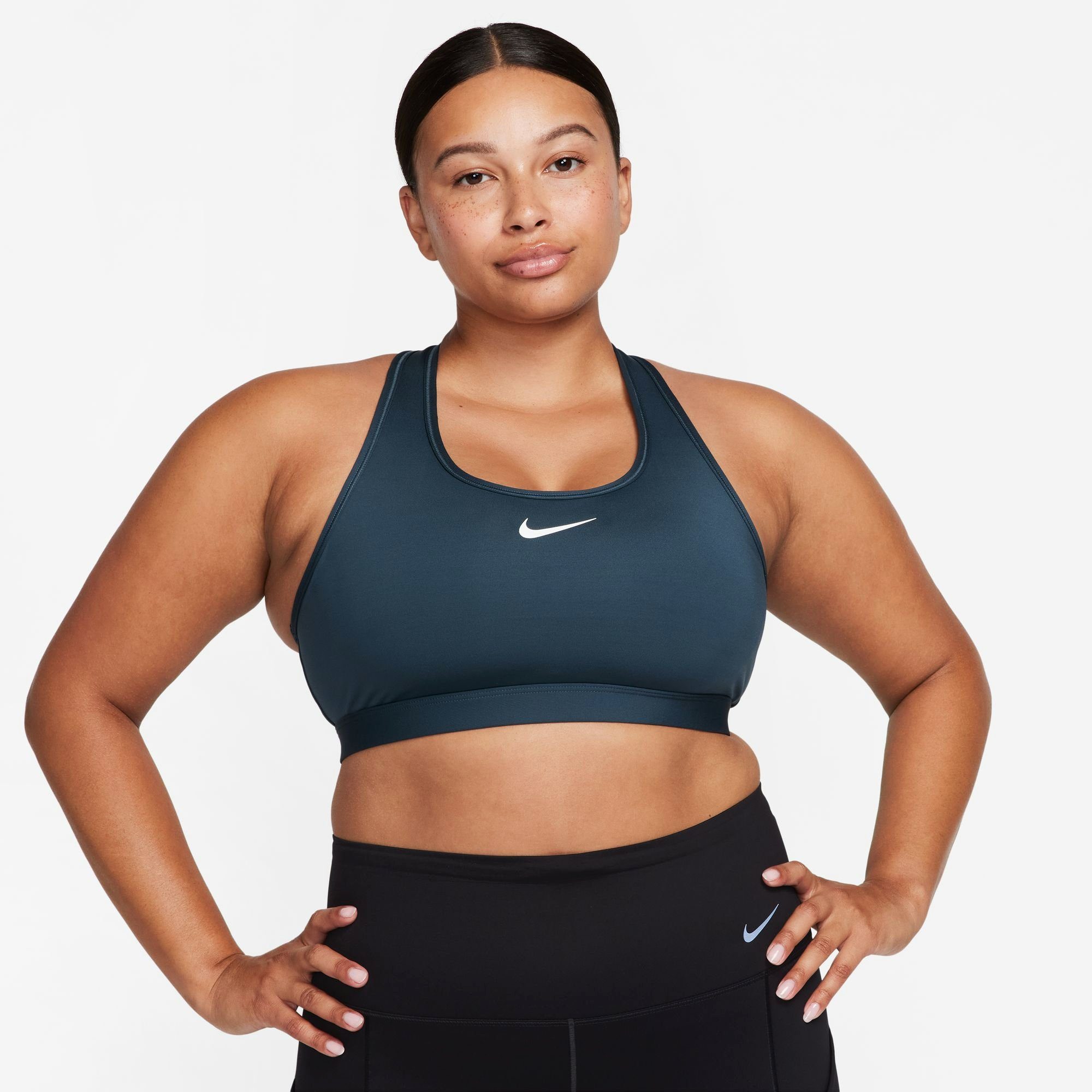 Nike Sport-BH SWOOSH MEDIUM SUPPORT WOMEN'S PADDED SPORTS BRA DEEP JUNGLE/WHITE