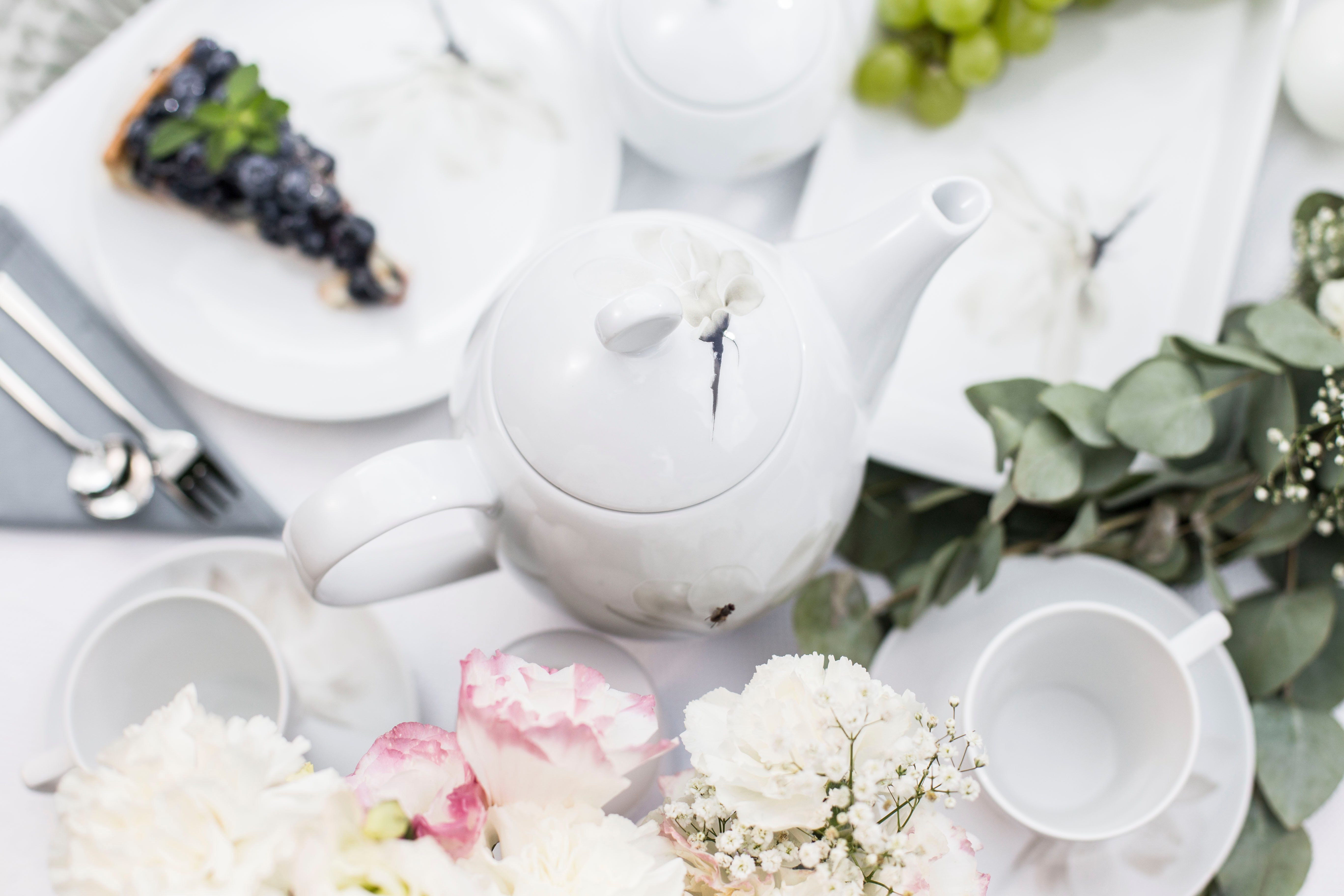 CreaTable Kombiservice Home Magnolie (16-tlg), 4 Personen, Porzellan, Dekor mit Magnolienblüte