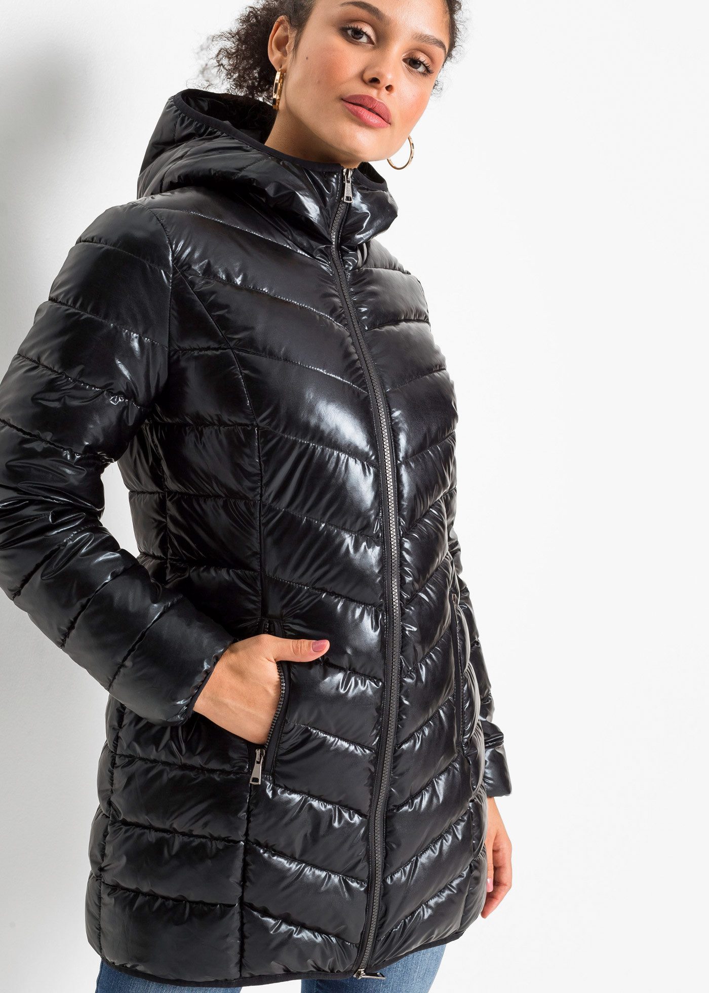 bonprix Steppjacke femininer Stil, Kapuze, lockere Passform, 2-Wege-Zipper, Metallic-Look