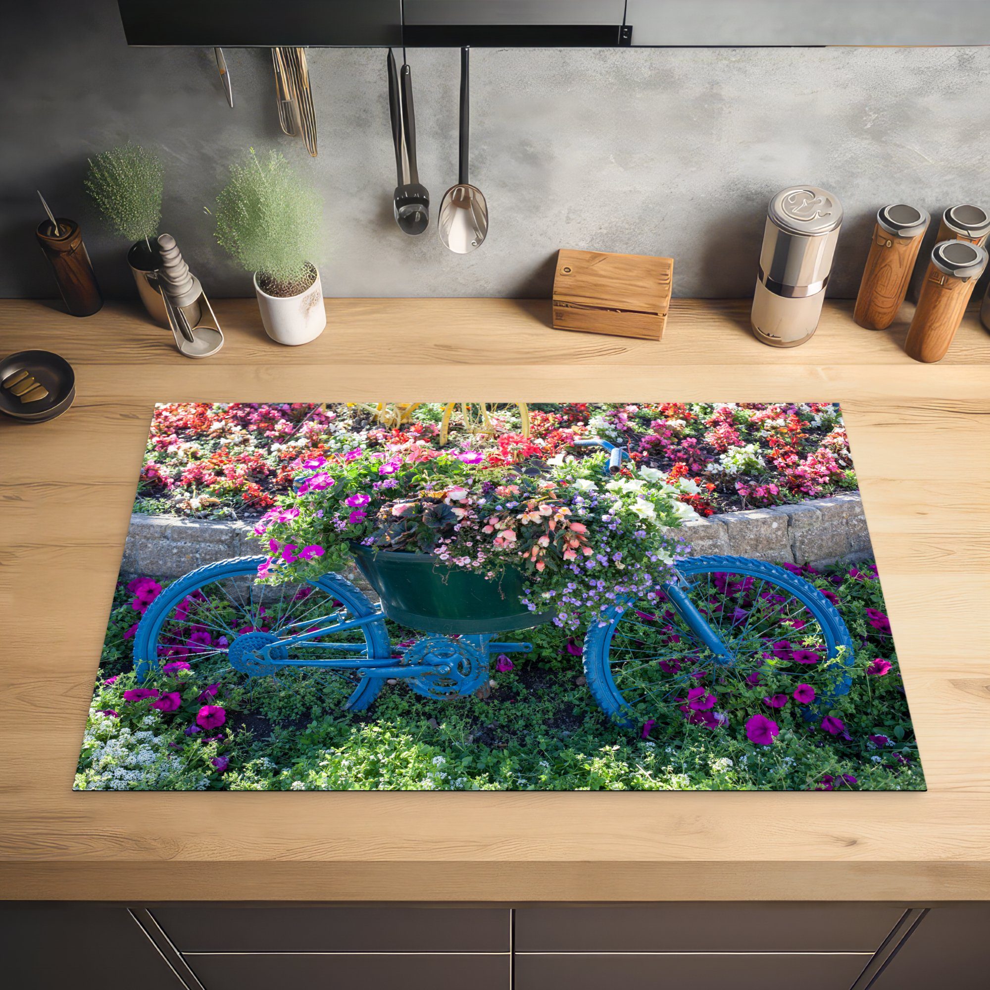 MuchoWow Herdblende-/Abdeckplatte Fahrrad - Blau tlg), die - Blumen, für Ceranfeldabdeckung küche, Vinyl, (1 81x52 Induktionskochfeld Schutz cm