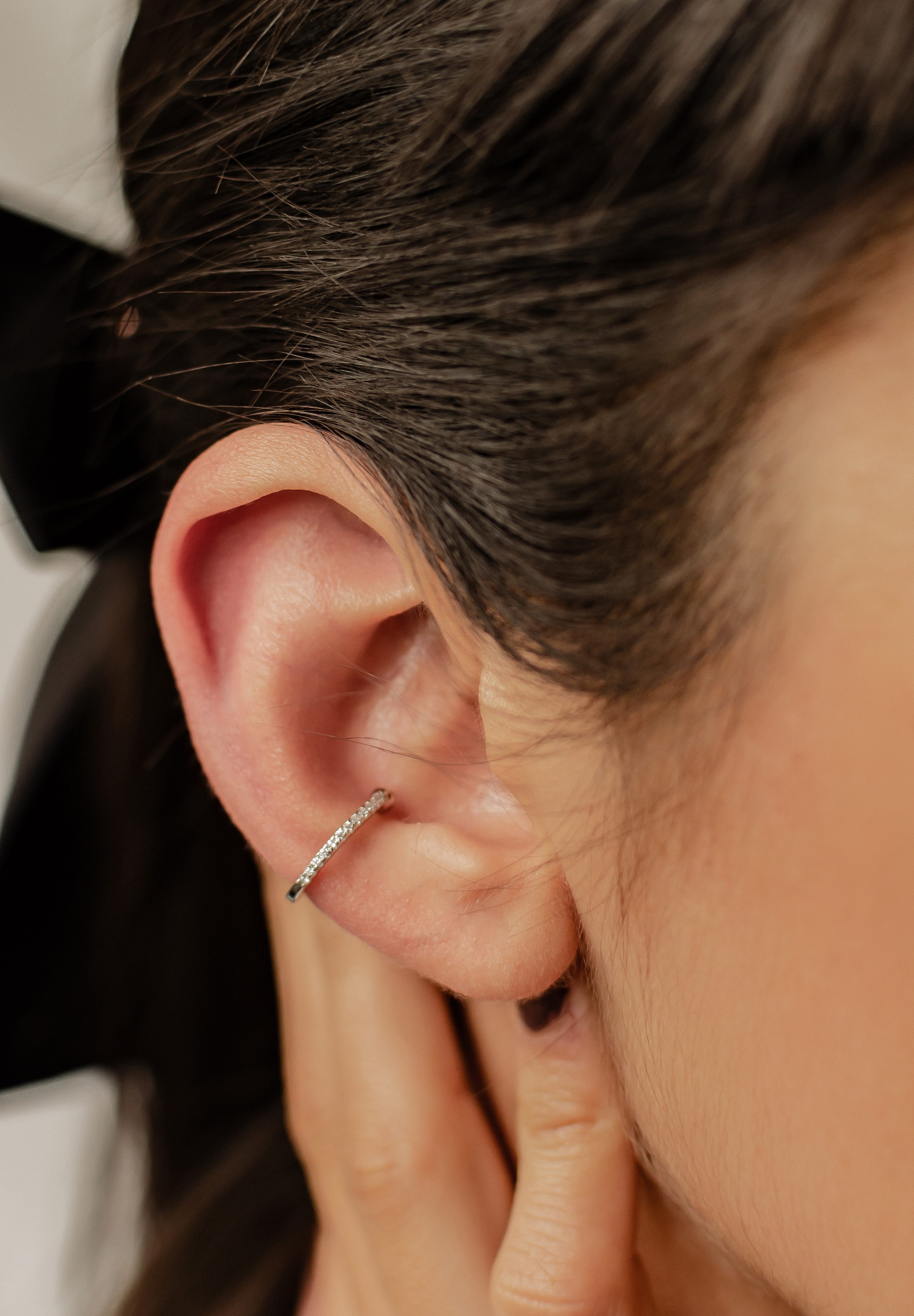 Hey Happiness Ohrklemme Basic Single Ear Cuff Zirkonia, Fake Ohrring Silber, Vergoldeter 925 Silber Damen Ohrring ohne Loch, klare/grüne Kristalle