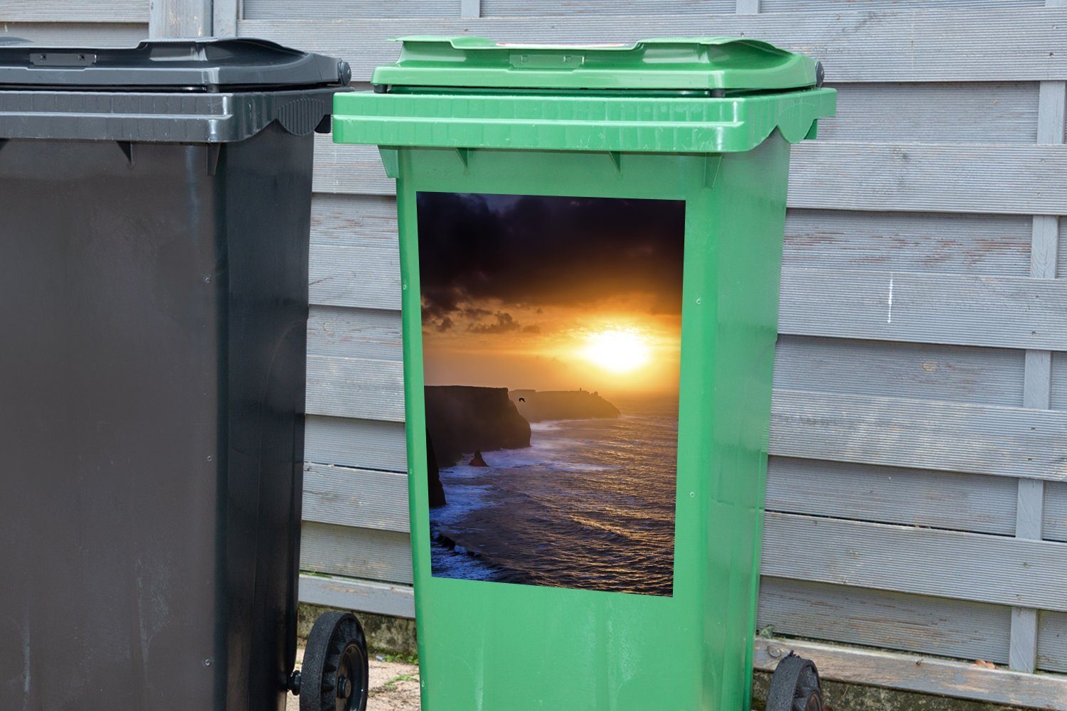 Sonne Irland (1 Wandsticker St), - Mülleimer-aufkleber, Abfalbehälter MuchoWow Mülltonne, Container, Wasser - Sticker,
