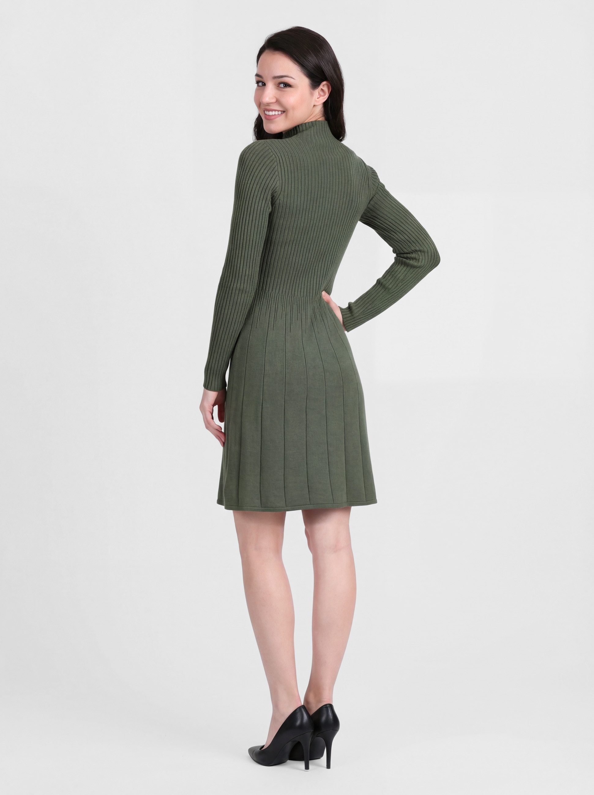 PEKIVESSA Strickkleid Kurzes Rippstrick-Kleid tailliert mit ausgestelltem Rockteil