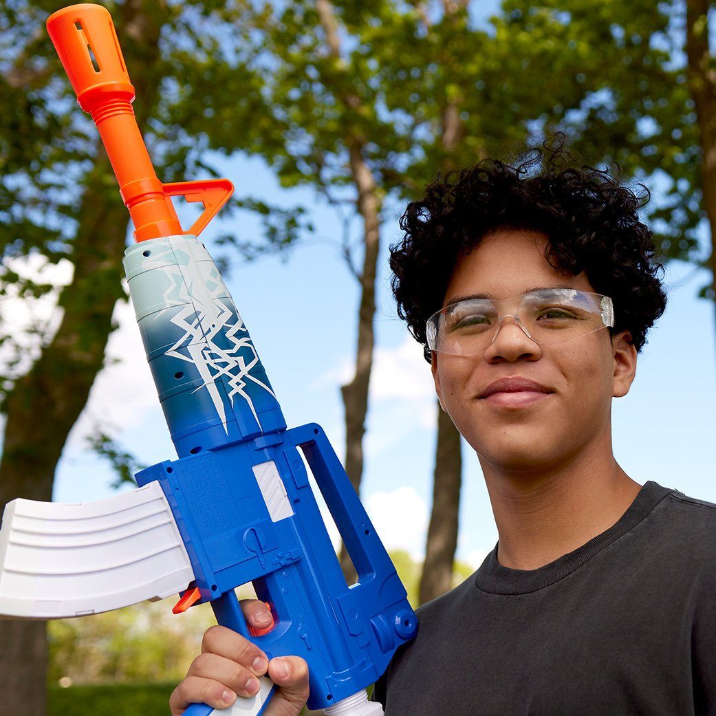 Hasbro Blaster Nerf Fortnite Blue Shock Blaster, Der motorisierte Nerf Fortnite Blue Shock Blaster im coolen Fortnite-D
