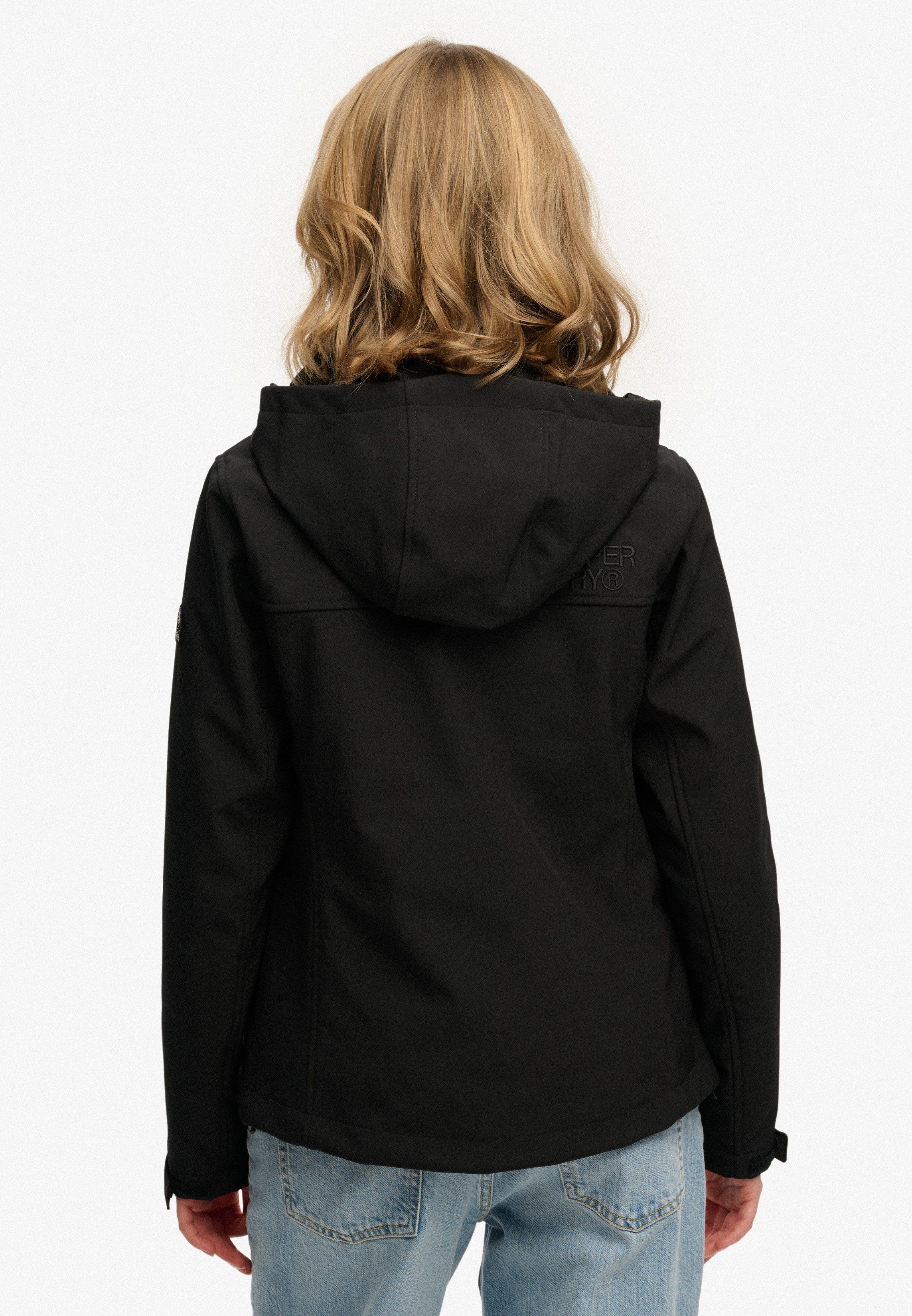 Superdry Outdoorjacke HOODED CLASSIC TREKKER JACKET mit Materialmix aus Polyester und Elasthan, Slim Fit – Bild 3 von 5