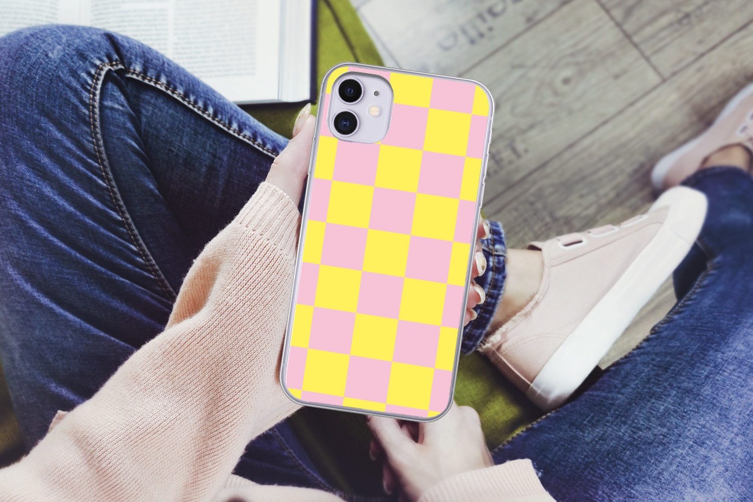 MuchoWow Handyhülle für Apple iPhone 11 Schachbrettmuster - Gelb - Rosa - Würfel, Smartphone-Bumper, Print, Handy Schutzhülle Dünn