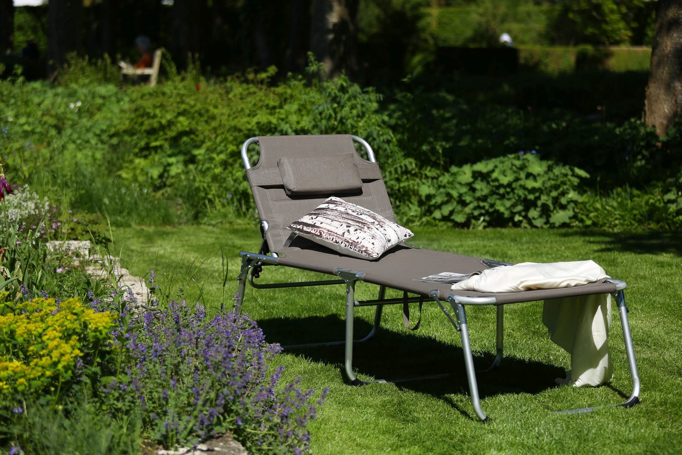 LEX Gartenliege XXL Sonnenliege Dreibeinliege Gartenliege Grau gepolstert günstig online kaufen