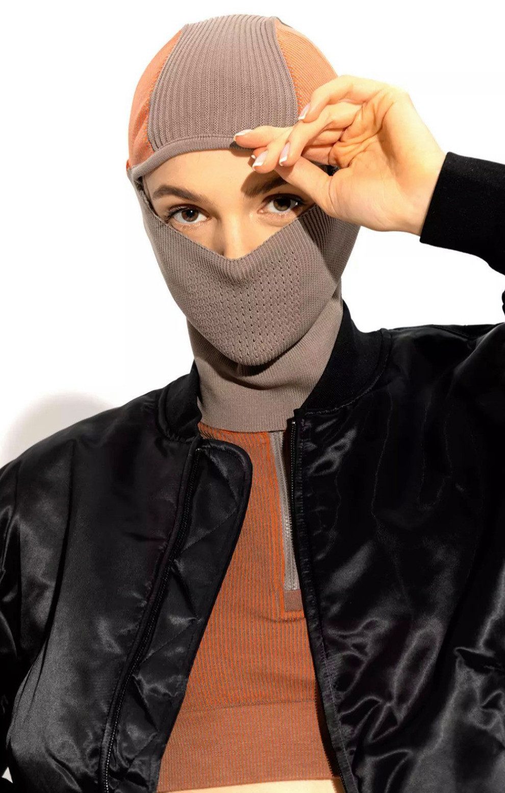 YOHJI YAMAMOTO Sturmhaube Y-3 Balaclava Snood Knit Strukturiertes Design mit Paneelen und Rippenstrick.