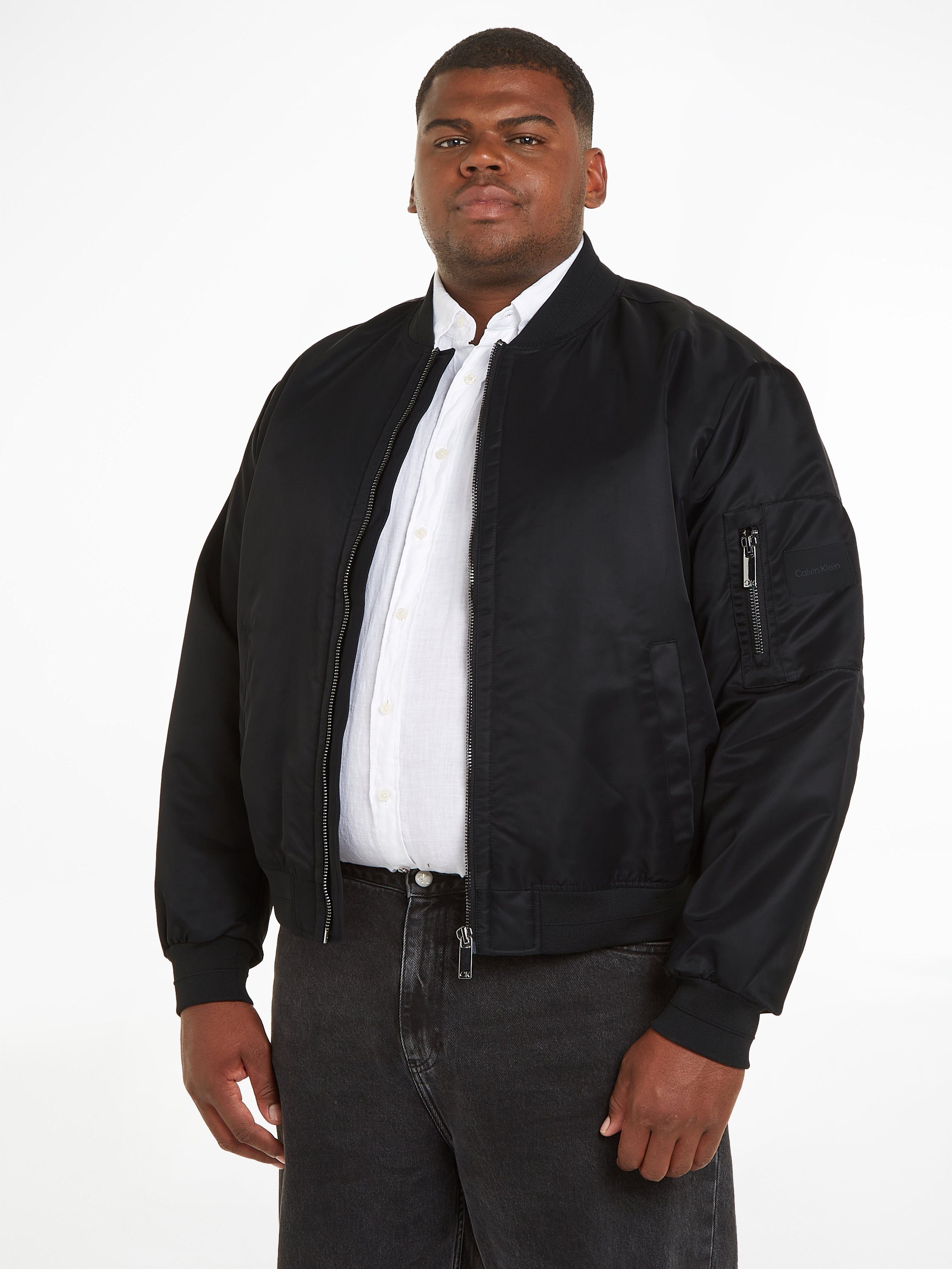 Calvin Klein Big&Tall Bomberjacke BT_SATEEN HERO BOMBER mit Reißverschlusstasche auf dem Ärmel