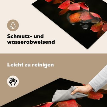 MuchoWow Herdblende-/Abdeckplatte Die roten Blätter auf schwarzem Hintergrund, Vinyl, (1 tlg), 77x51 cm, Ceranfeldabdeckung, Arbeitsplatte für küche