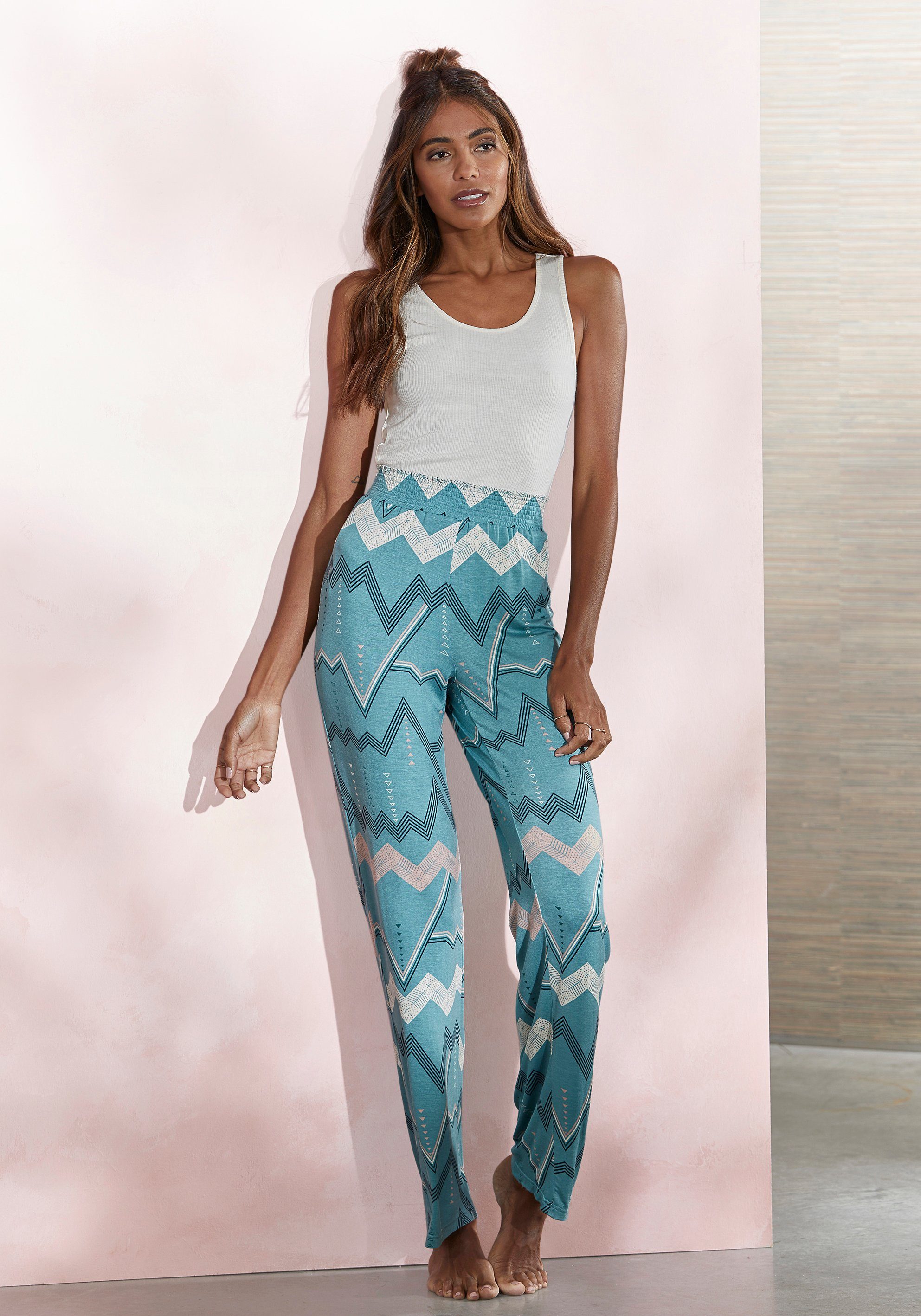 LASCANA Pyjamahose mit grafischem Zick-Zack Muster