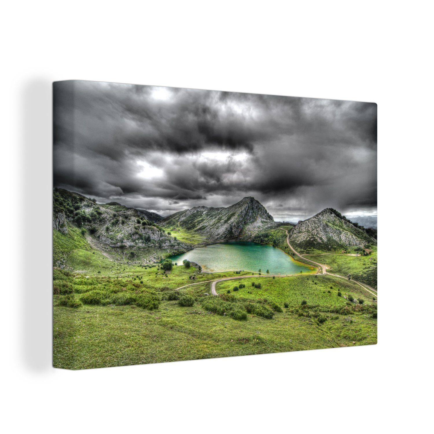 OneMillionCanvasses® Leinwandbild Enol-See Picos in 30x20 in St), (1 Nationalparks Wanddeko, des de Wandbild Nähe Leinwandbilder, der Spanien, Aufhängefertig, cm Europa