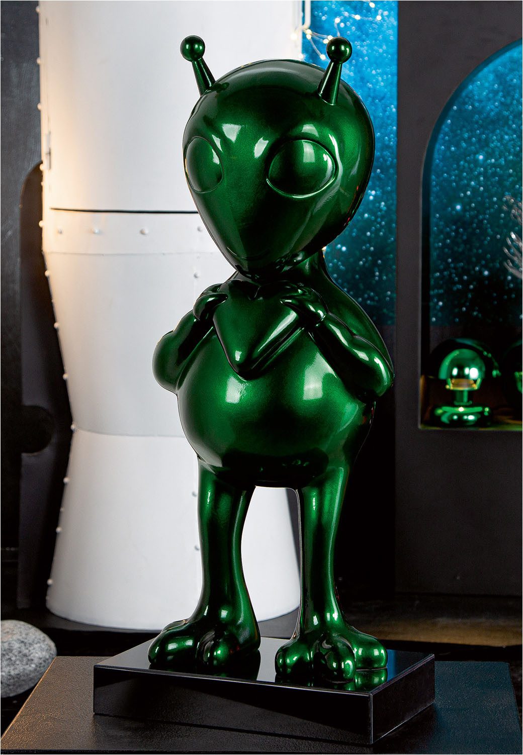 GILDE Skulptur Skulptur Alien auf Base