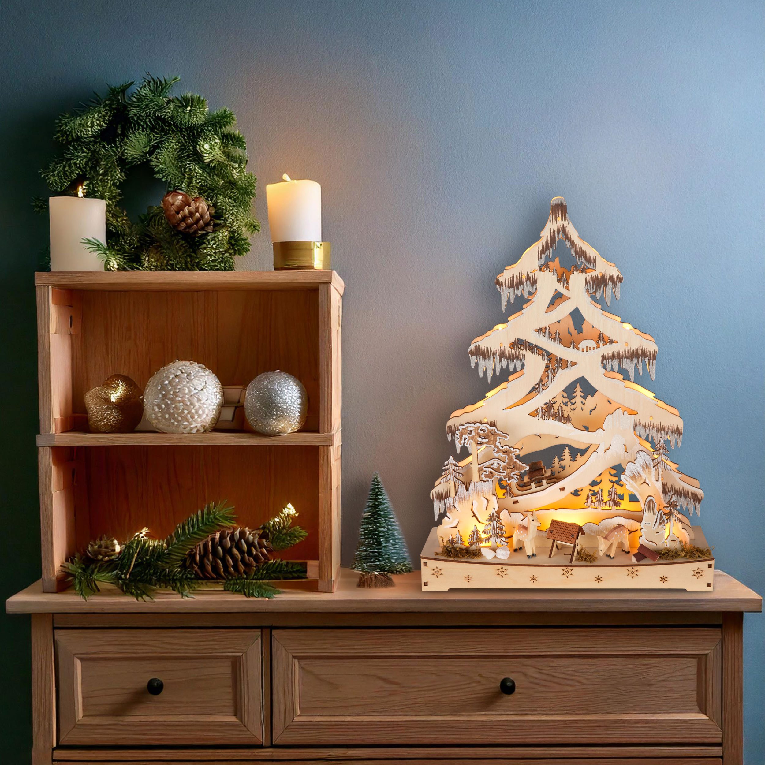 BRUBAKER LED Lichterbogen 3D Schwibbogen - Tannenbaum Wald, Weihnachtsbeleuchtung aus Holz Natur - Handbemalte Figuren