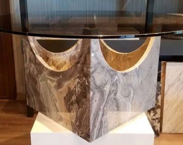 Casa Padrino Couchtisch Luxus Marmor Couchtisch mit Glasplatte Grau / Bronzefarben Ø 90 x H. 43 cm - Runder Wohnzimmertisch aus hochwertigem Marmor - Luxus Möbel