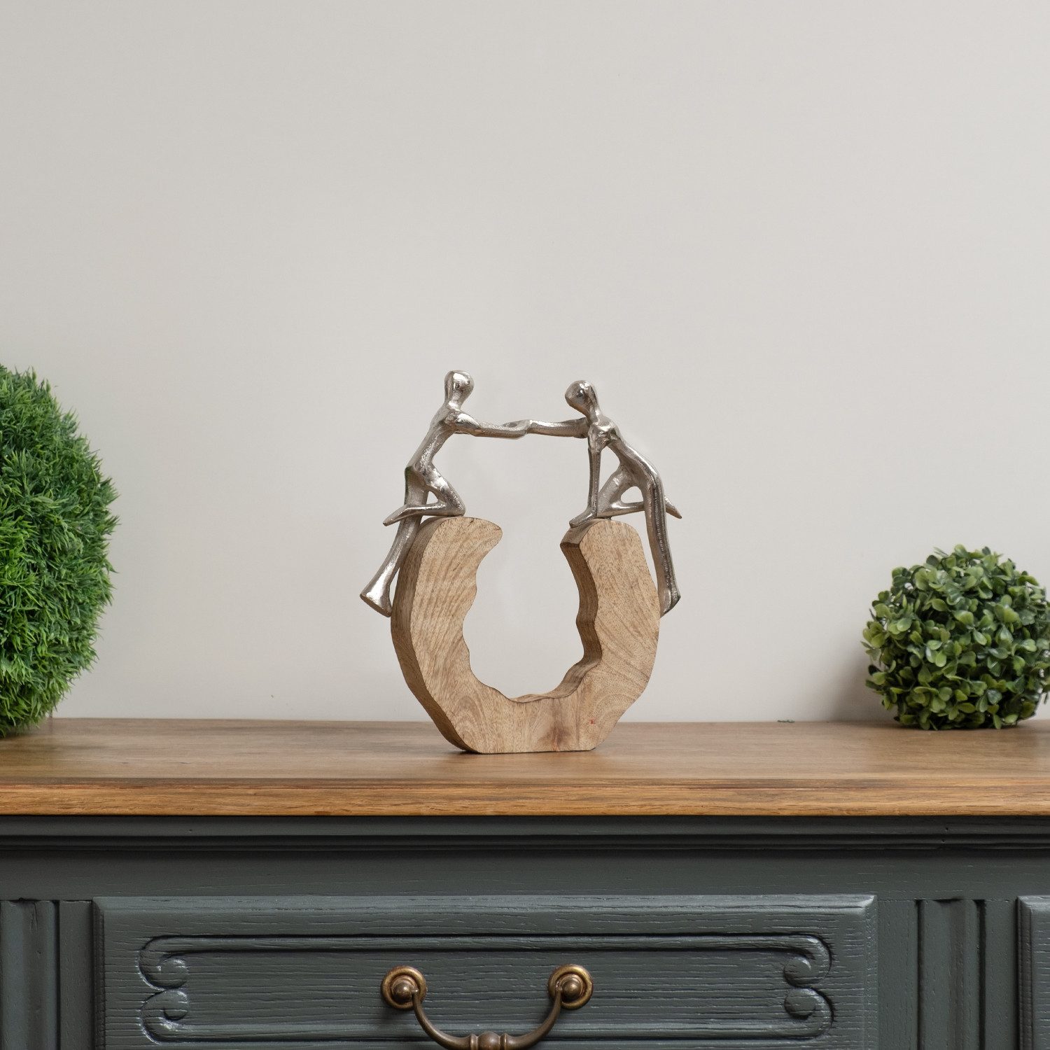 Moritz Skulptur Moderne Figur Hilfe leisten auf Holzsockel Silber, Holz, Ti günstig online kaufen