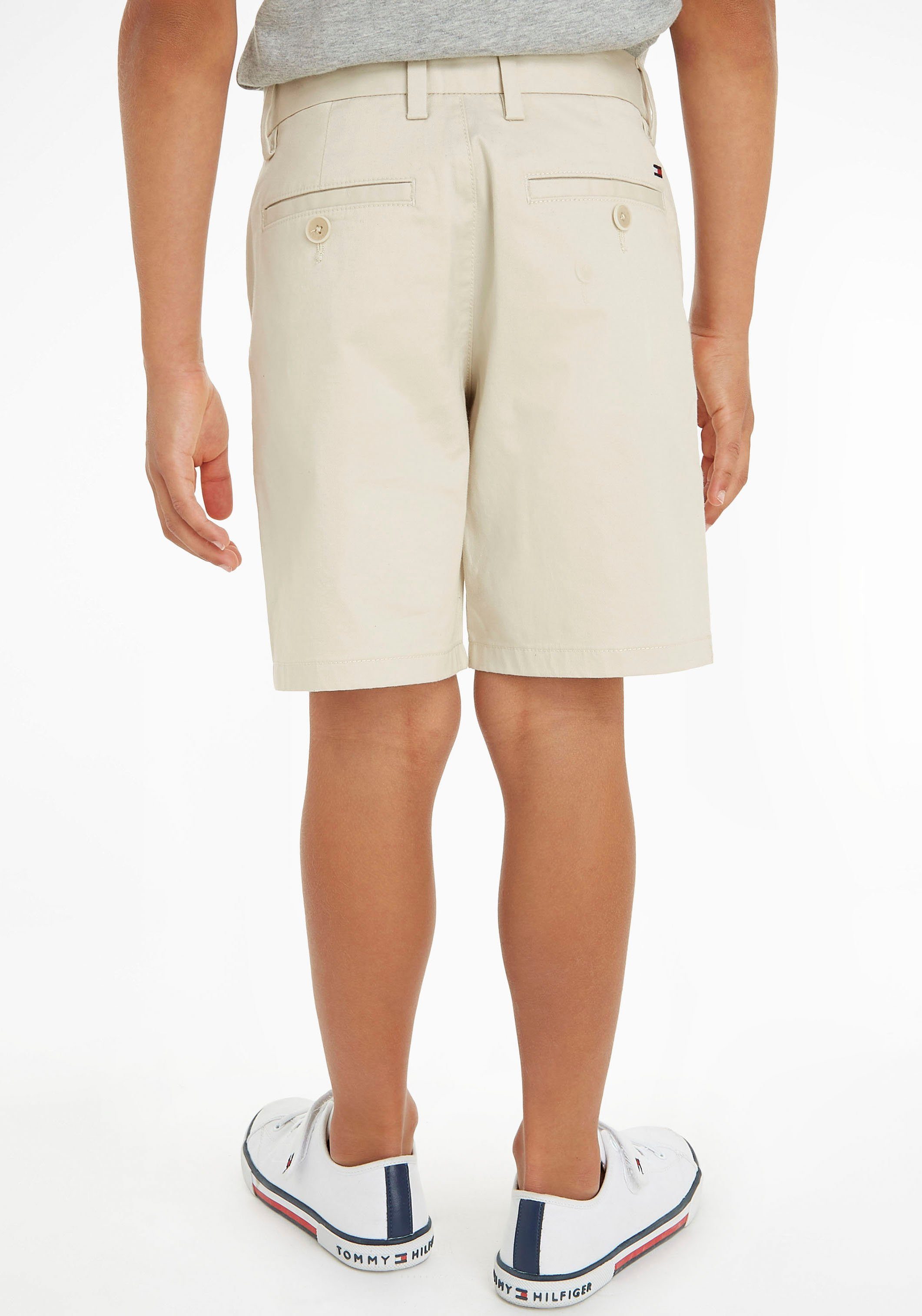 Hilfiger SHORTS 1985 mit Tommy Light-Silt CHINO dezenten Logostickereien Chinoshorts