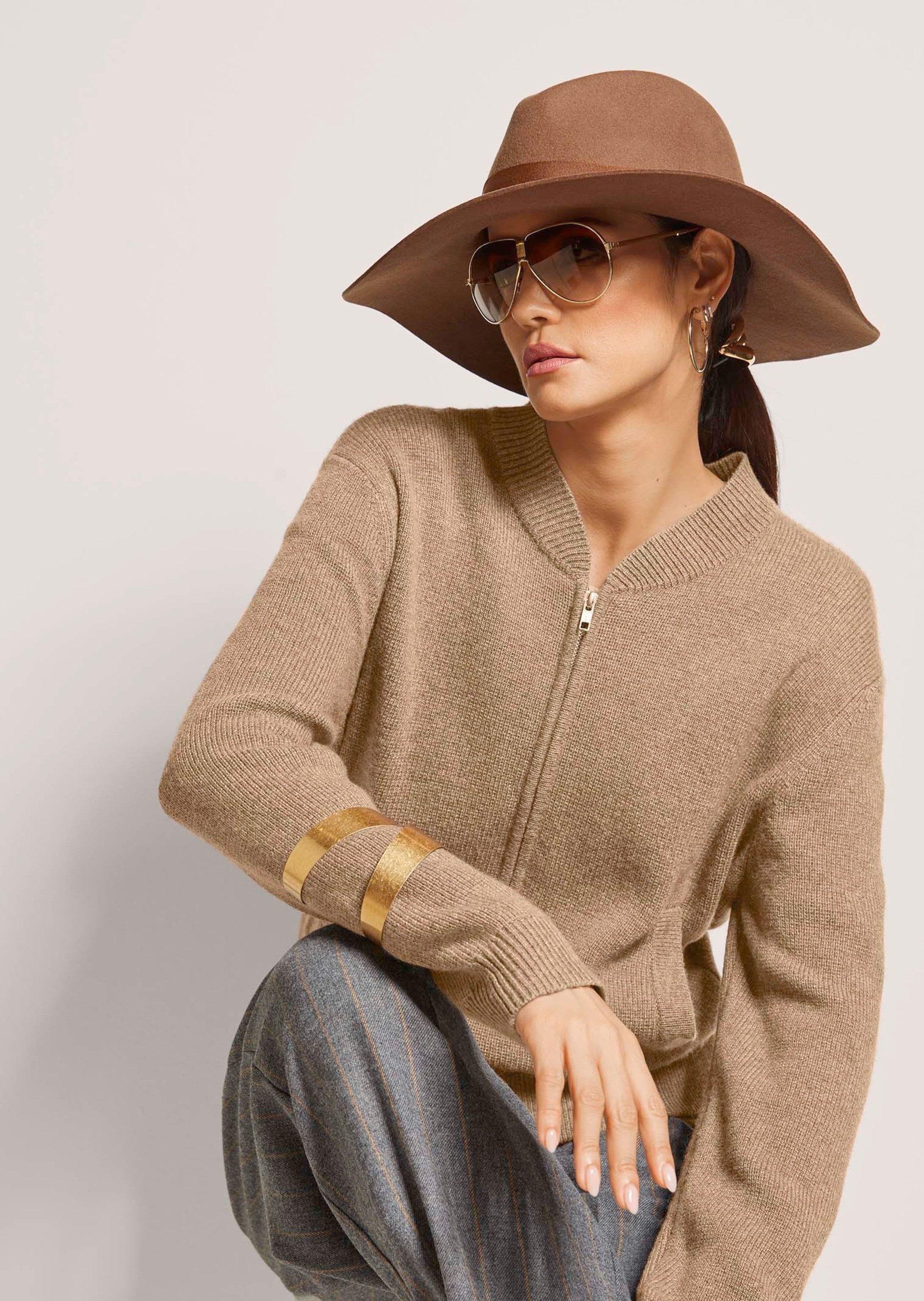 MADELEINE Strickjacke Sportiver Strick-Blouson mit Reißverschluss Eleganter Blouson mit Stehkragen und Zipper, Langarm