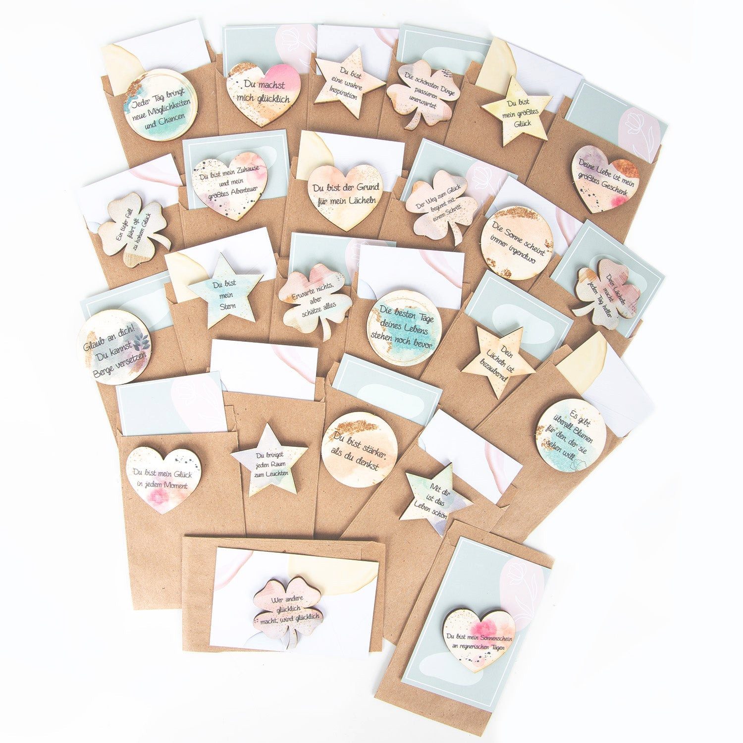 Logbuch-Verlag Dekofigur 24 kleine Glückssteine aus Holz mit Karte & Verpackung Mini Geschenke
