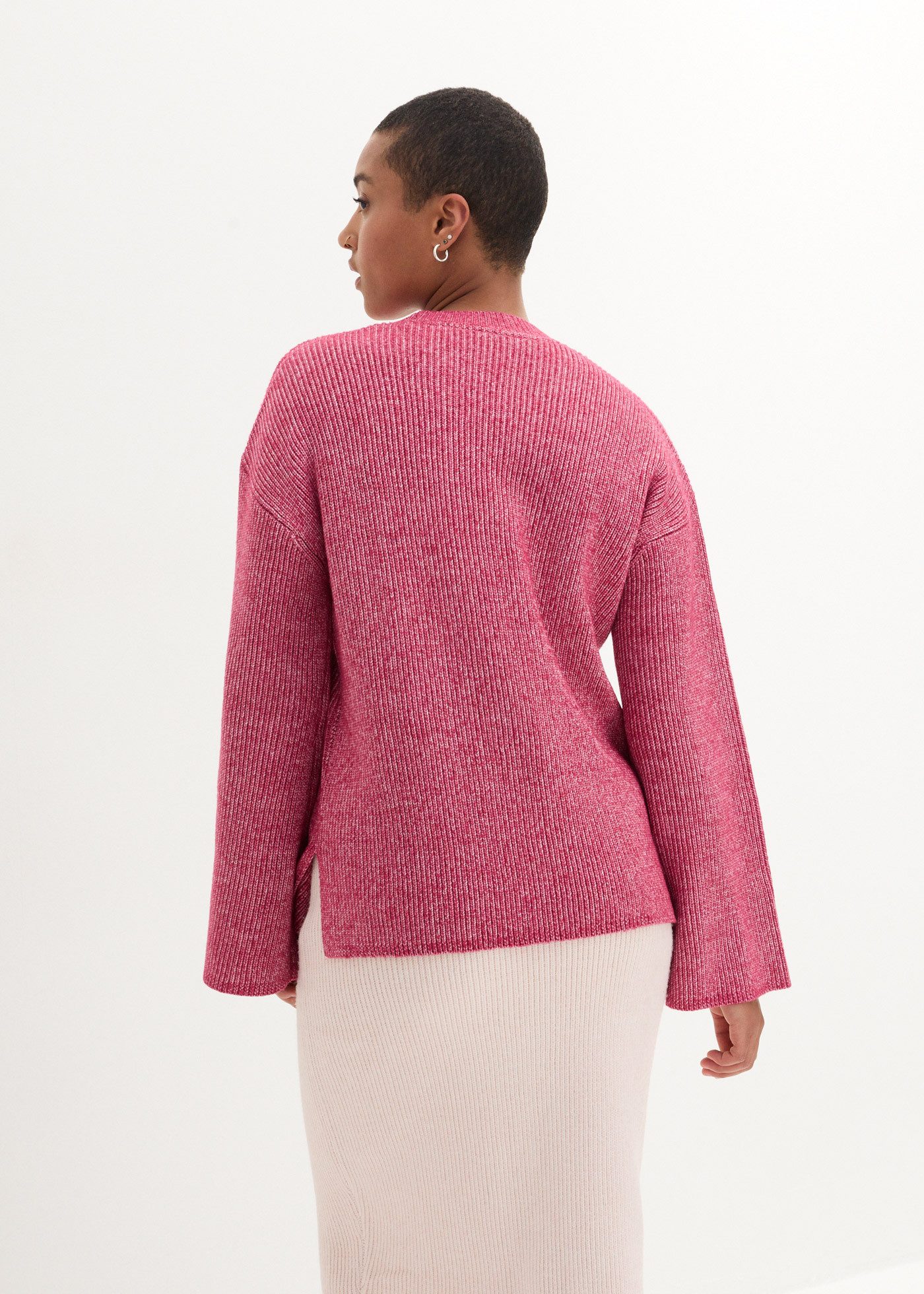 bonprix Strickpullover mit weiten Trompetenärmeln, Oversized-Passform, feiner Rippstrick