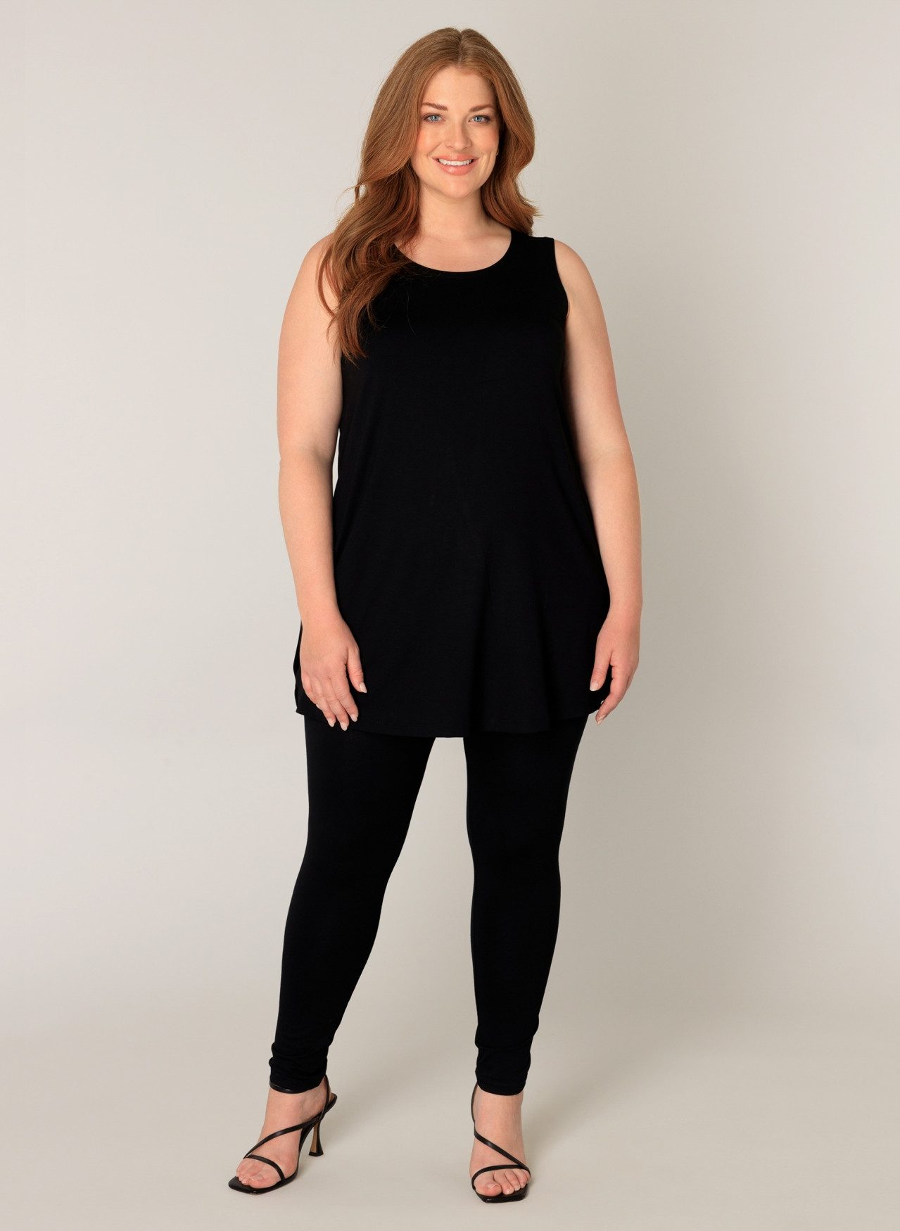 Base Level Curvy Longshirt ABBIGALE ärmellos, seitlich geschlitzt