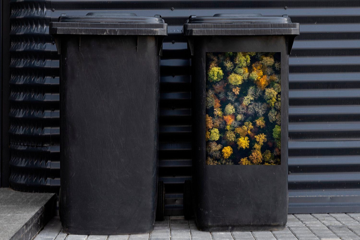 Herbst Sticker, Mülltonne, Container, St), - MuchoWow Wandsticker - Baum Abfalbehälter Grün Mülleimer-aufkleber, (1