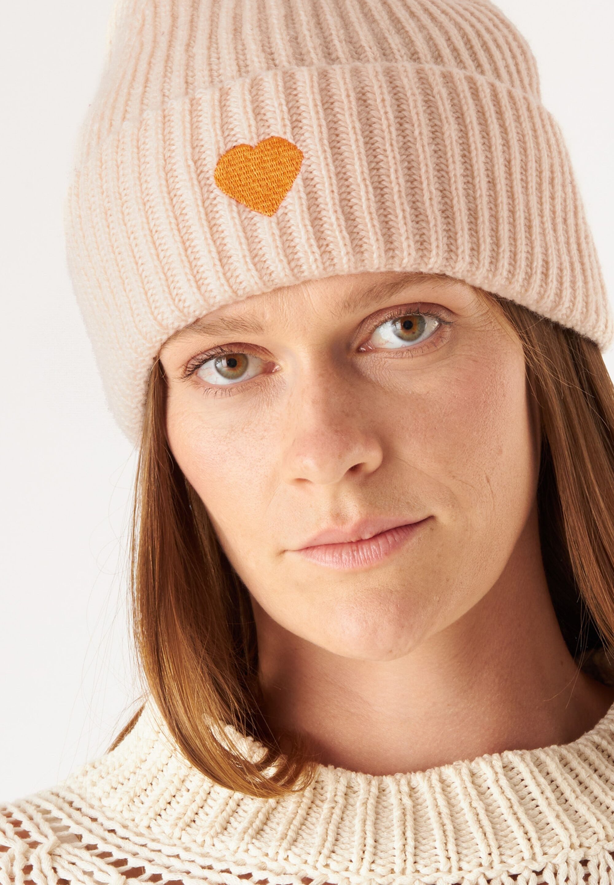 Codello Strickmütze (1-St) mit Herzstickerei günstig online kaufen